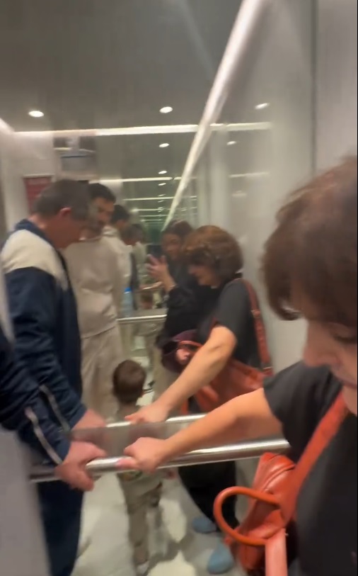 Imagini din vacanța lui Theo Rose cu Anghel Damian și Sasha, băiețelul lor, în Dubai. Ce aniversare importantă au sărbătorit