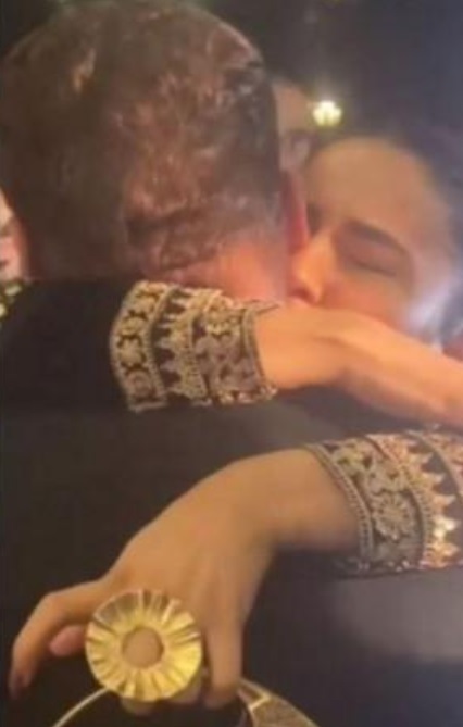 Imagini cu Salman Khan în tandrețuri cu o actriță din India. Fanii au reacționat: „Cu Iulia Vântur de ce nu se pozează așa?”