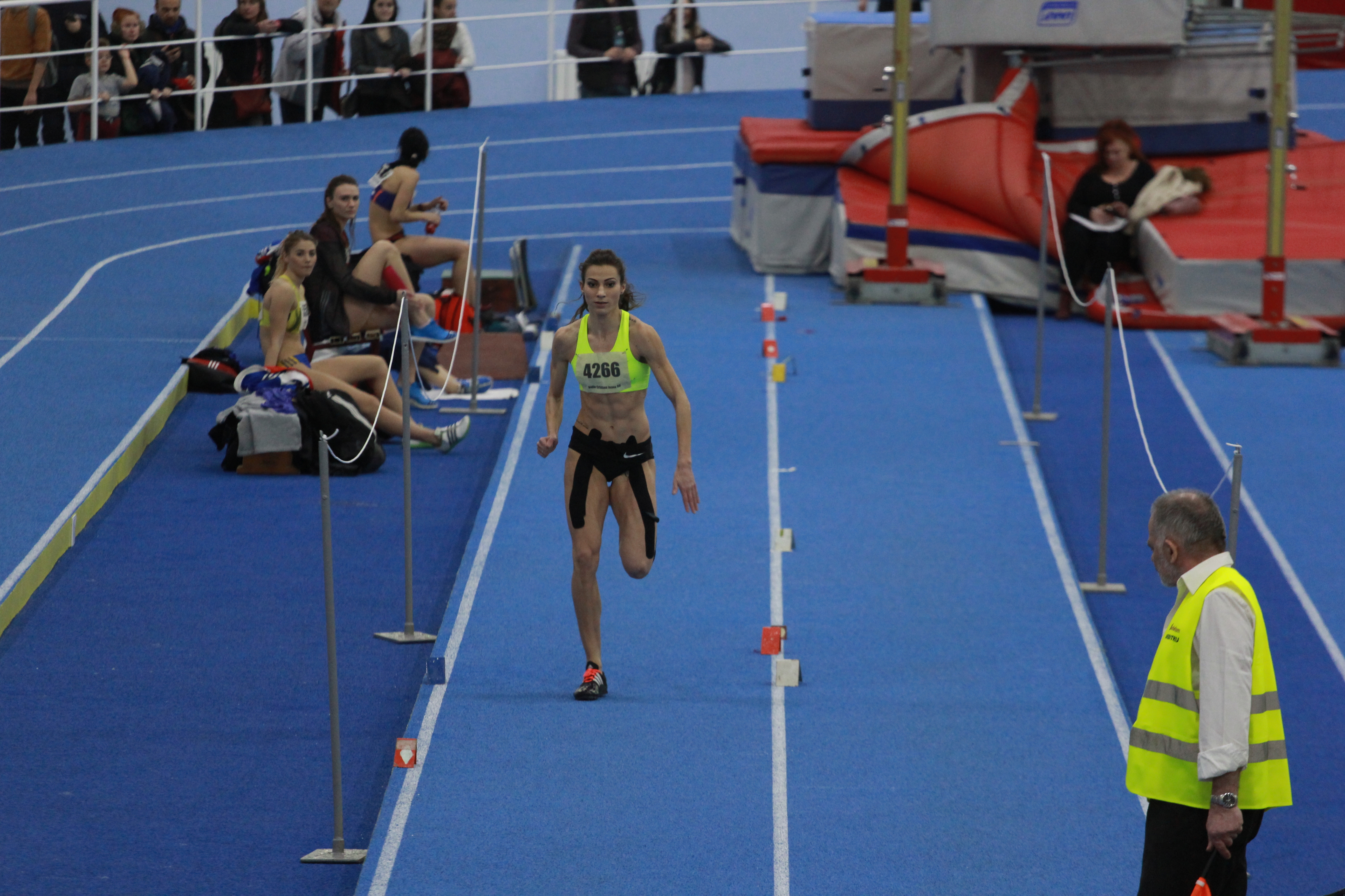 Cristina Bujin are șanse mari să prindă podiumul la CE indoor / GALERIE FOTO
