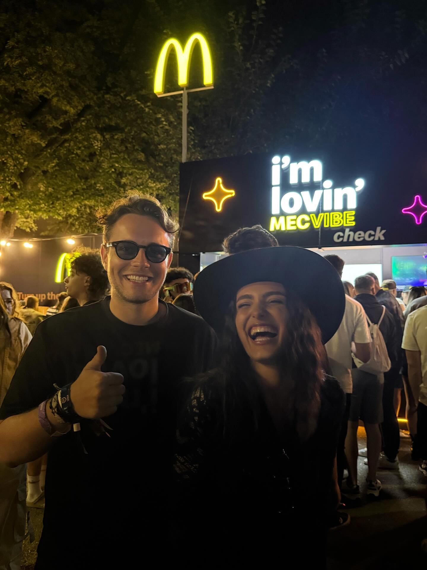Cum a apărut îmbrăcată Alexia Eram la festivalul UNTOLD 2025. A atras toate privirile cu rochia transparentă, din dantelă