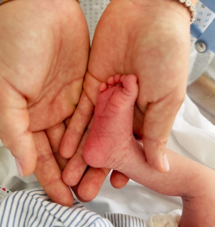 Ana Baniciu, momente dificile înainte de a naște: „Se auzea cum bătăile inimii scădeau”. Primele imagini cu bebelușul