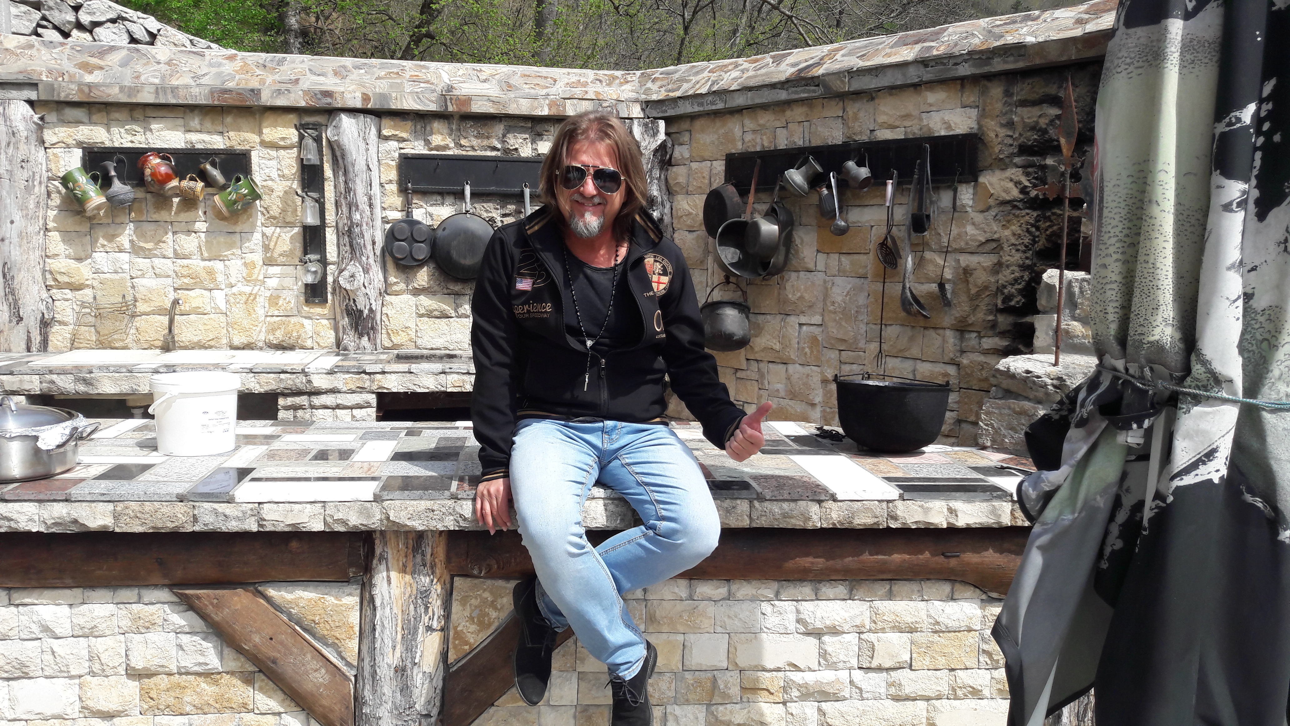 VIDEO EXCLUSIV/ Primele imagini din regatul solistului Adrian Sărmășan, numit ”prințul vânător”. Domnește peste un regat colosal!