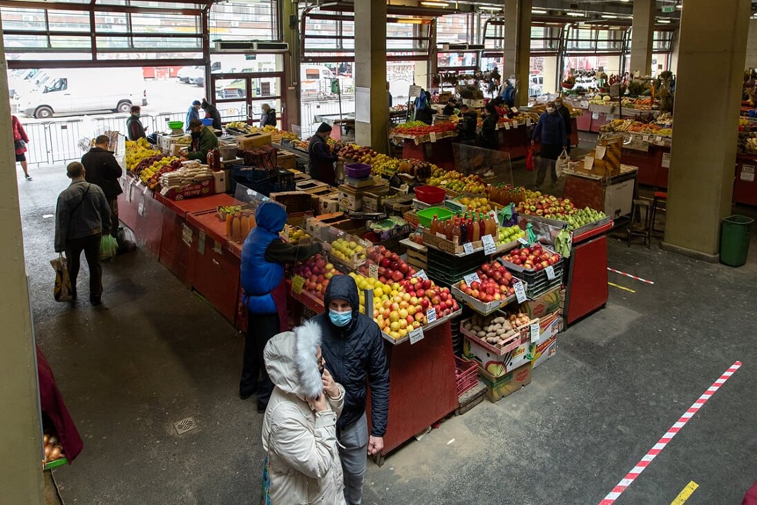REPORTAJ. Supărarea comercianților dintr-o piață de la marginea Bucureștiului pe aglomerația de la Obor: “I-au văzut pe ei așa și ce au zis, hai să îi închidem pe toți”
