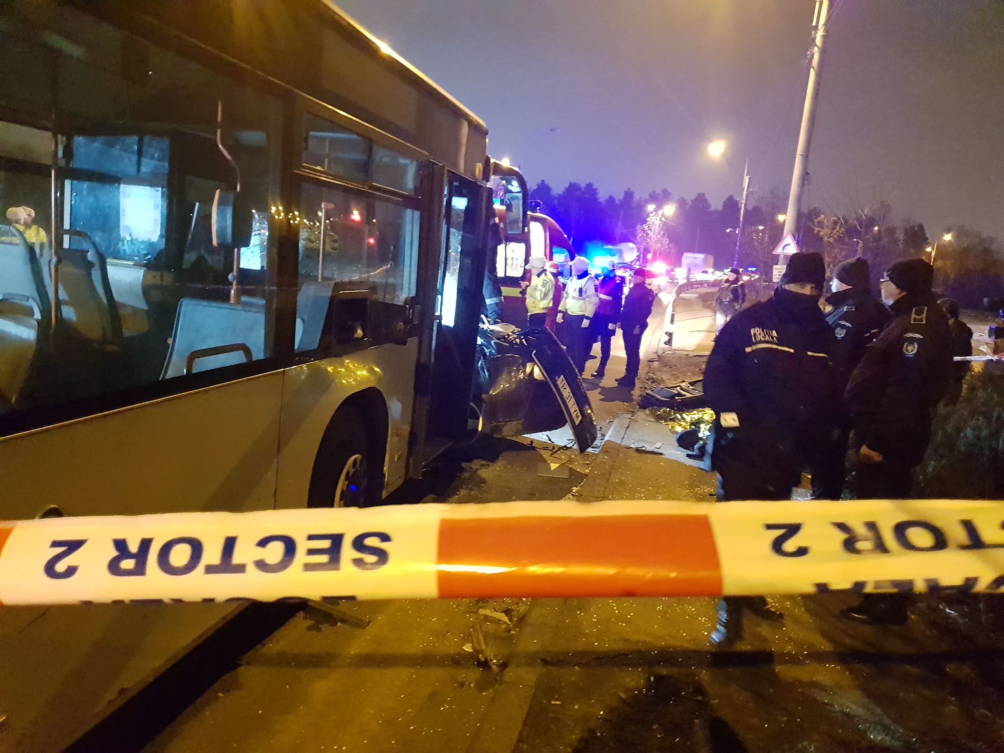 Accident teribil în București, pe Șoseaua Petricani. Două persoane au murit după ce o mașină s-a lovit de un autobuz