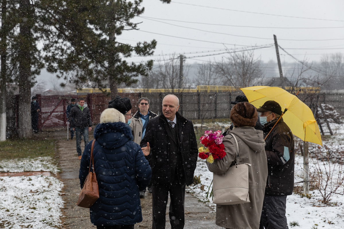 Acasă la Nicolae Ceaușescu, în Scornicești, de ziua fostului dictator. Ode, regrete și un oraș abandonat de oamenii plecați la muncă în afară