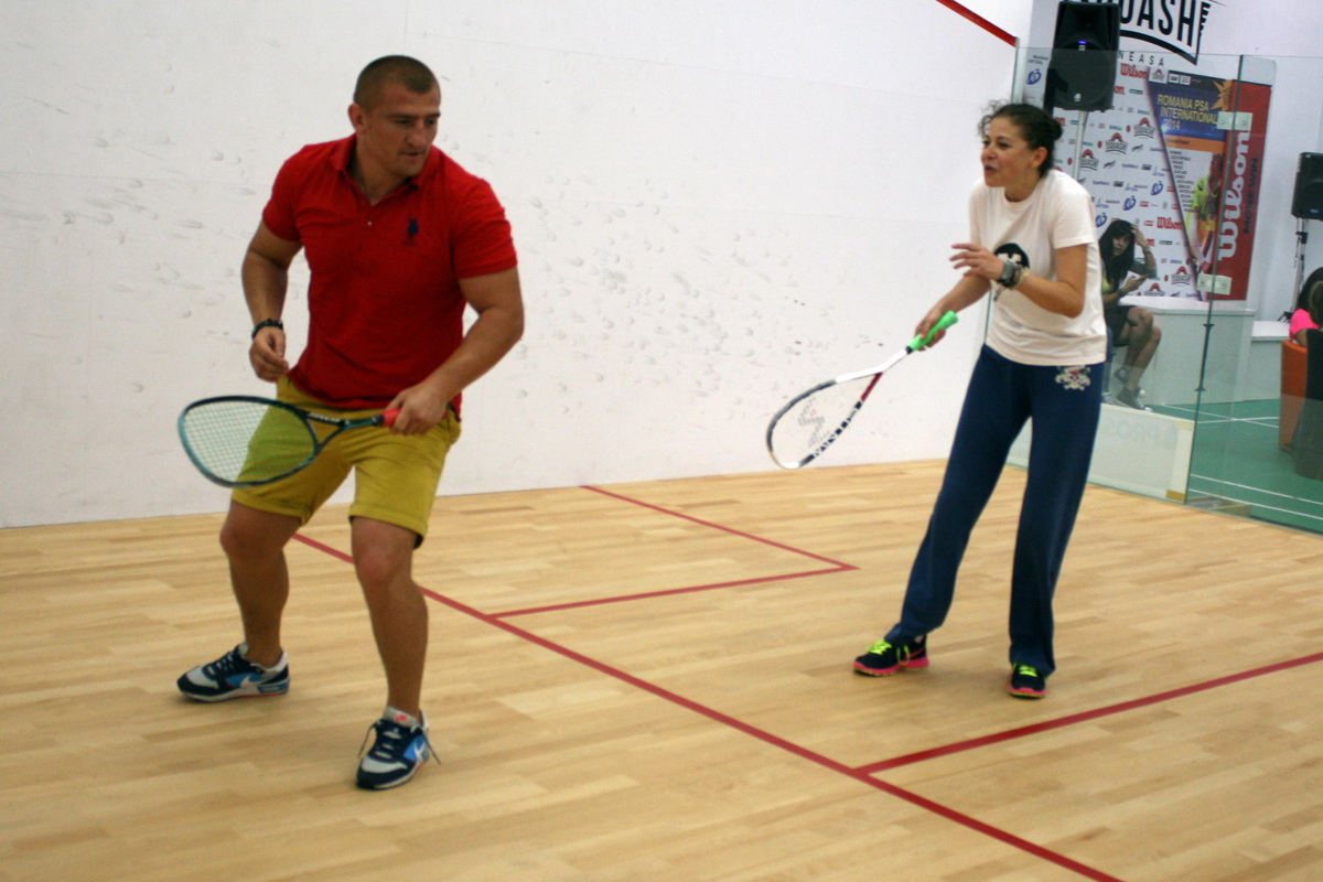 Avem antrenor străin, pe gratis, la națională! Totul despre squash și lumea lui aparent exclusivistă