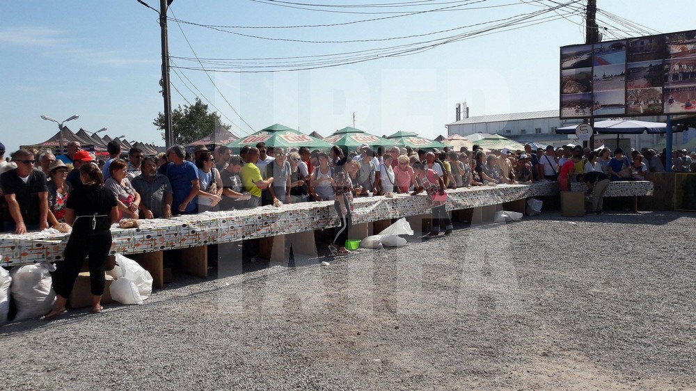 Sărbătoarea borșului de pește, la Jurilovca. Se gătesc 15 tone de ciorbă din 5 tone de pește / GALERIE FOTO