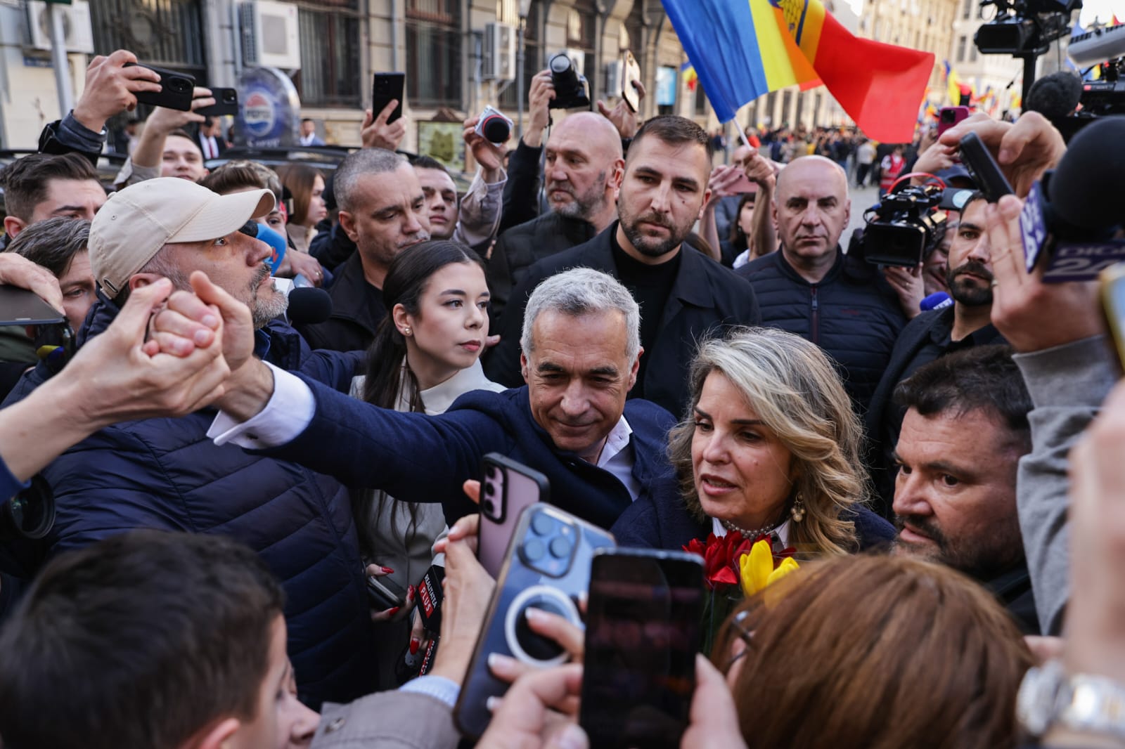 Călin Georgescu și-a depus candidatura la președinție la BEC: „A doua oară nu voi mai fi interzis, pentru că vor fi judecați de toate instanțele” | VIDEO