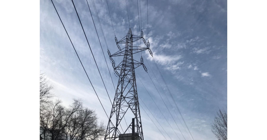 Un bărbat care amenința că se sinucide a lăsat jumătate din Iași fără curent și a paralizat circulația din oraș