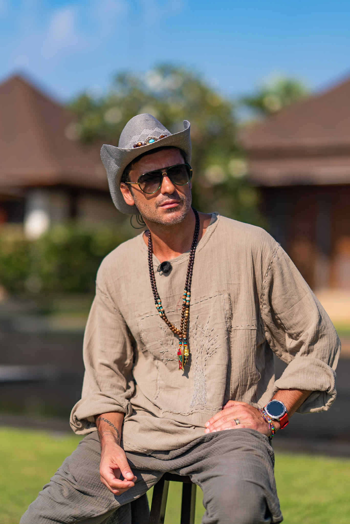 Alături de cine a apărut Radu Vâlcan în lift, în Thailanda, în timpul filmărilor pentru „Insula Iubirii” 2026: „Am puțină treabă”