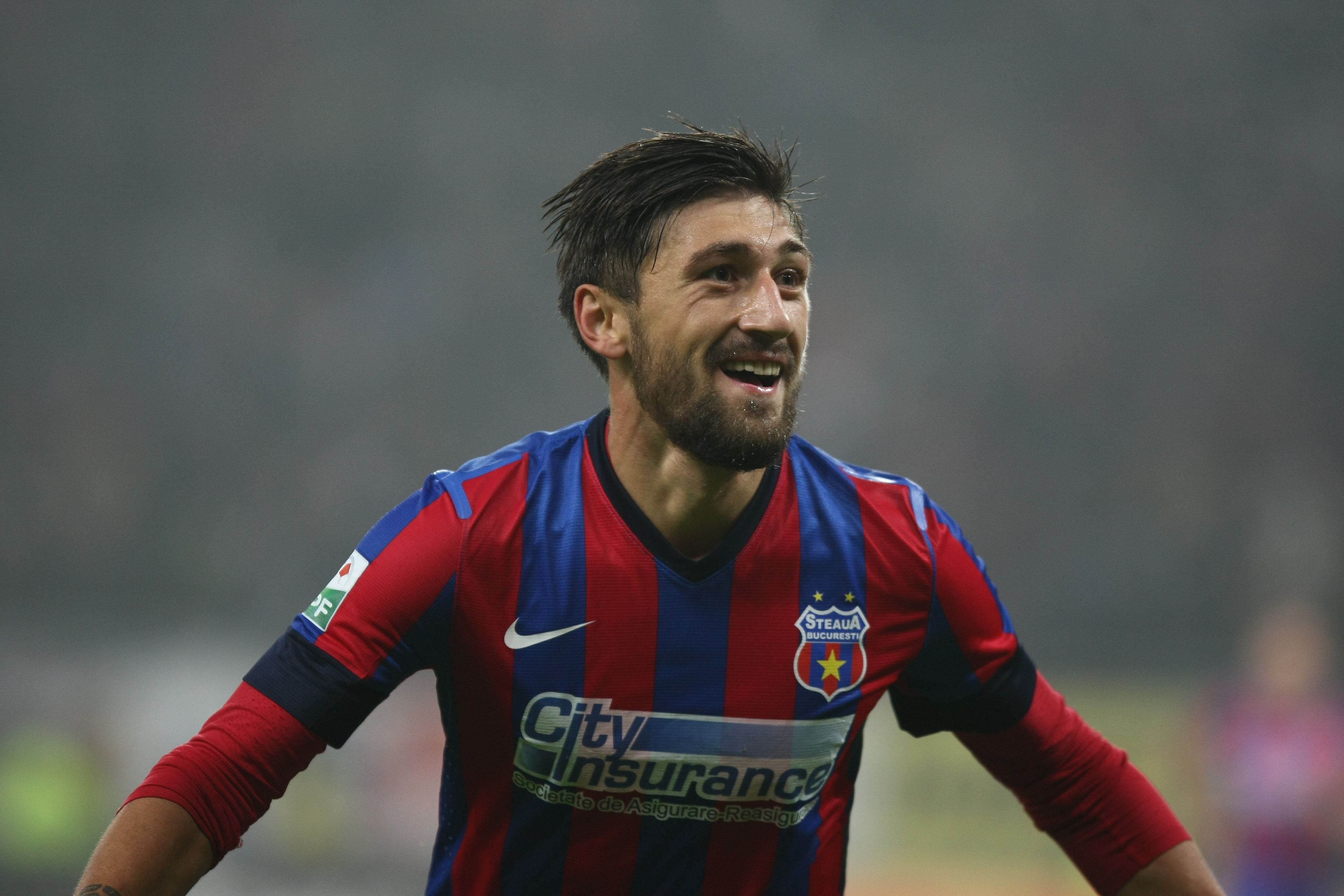 GALERIE FOTO&VIDEO/ DERBY-UL ROMÂNIEI, STEAUA - DINAMO 3-0. ^ Echipa din Ghencea i-a speriat pe ”câini” de Halloween! Szukala, Papp și Keșeru au înscris pentru roș-albaștri. Arlauskis și Bărboianu, loviți de petardele aruncate de suporteri. Băiatul lui Florentin Petre a debutat la Dinamo