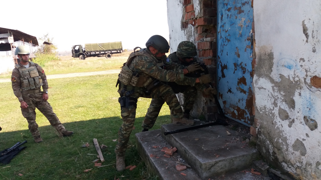GALERIE FOTO | Exerciţiu militar spectaculos la Târgu Mureş. Elita forțelor speciale, antrenamente la limită
