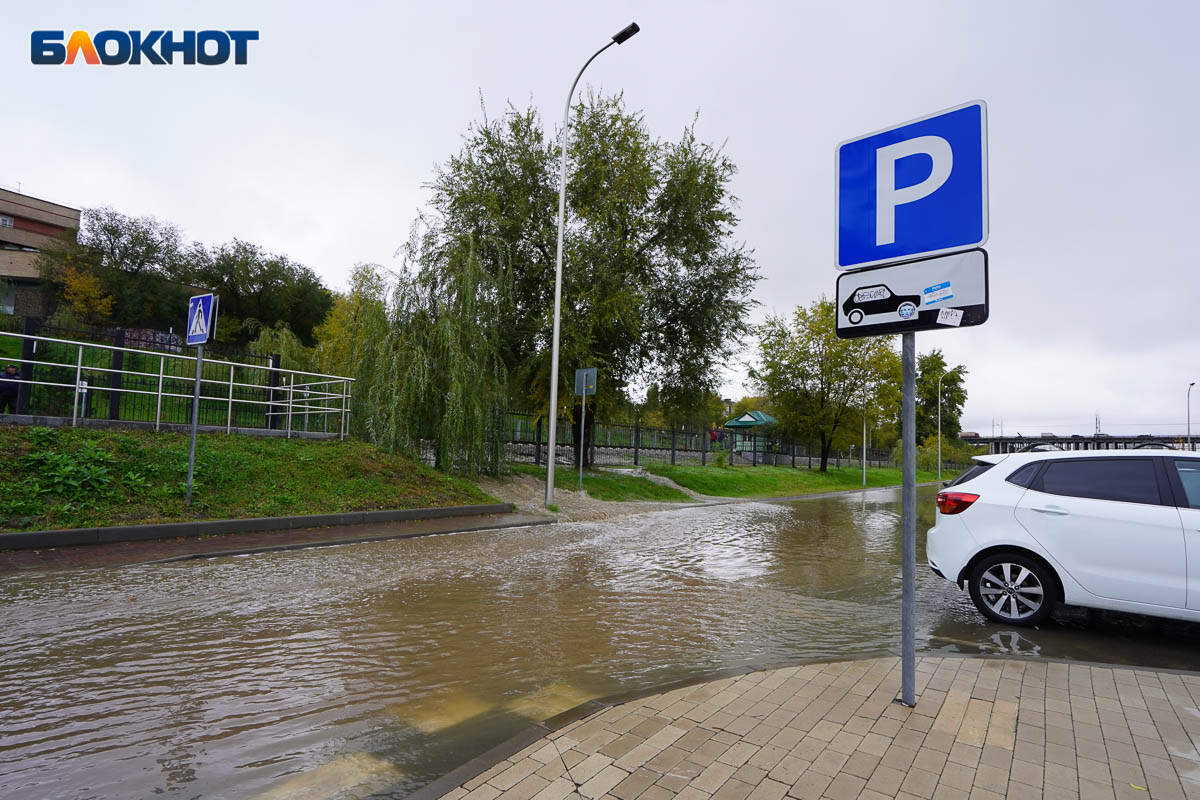 „Cascadă de fecale”. 200.000 de oameni din orașul rus Volgograd au rămas fără apă, după ce canalizarea s-a stricat