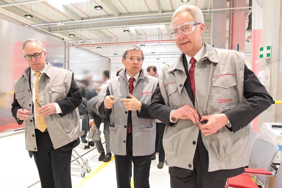 Atunci și Acum | Dacian Cioloș, inginerul agronom ajuns șef al Executivului, în prima guvernare tehnocrată a României