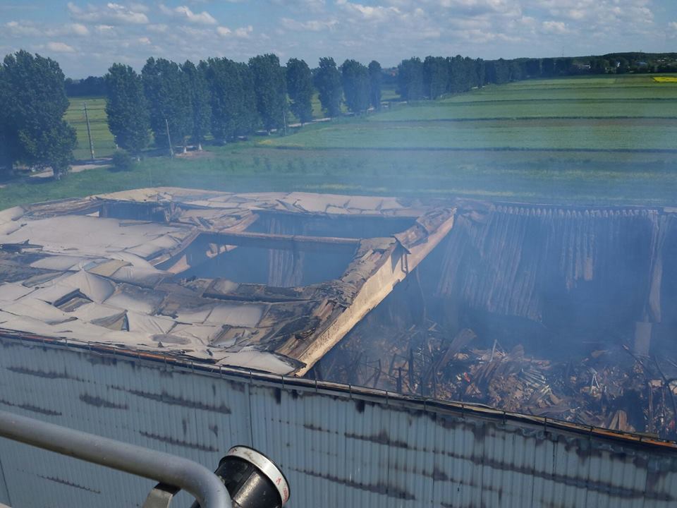 FOTO&VIDEO/ Incendiul din Dărăști încă nu a fost lichidat. Există focare mocnite chiar și după 60 de ore