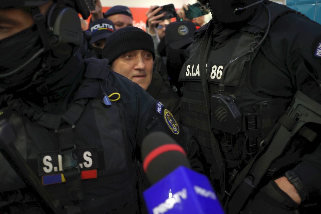 Horațiu Potra a fost adus în România după 9 luni sub escorta Poliției. Este acuzat de tentativă de lovitură de stat alături de Călin Georgescu
