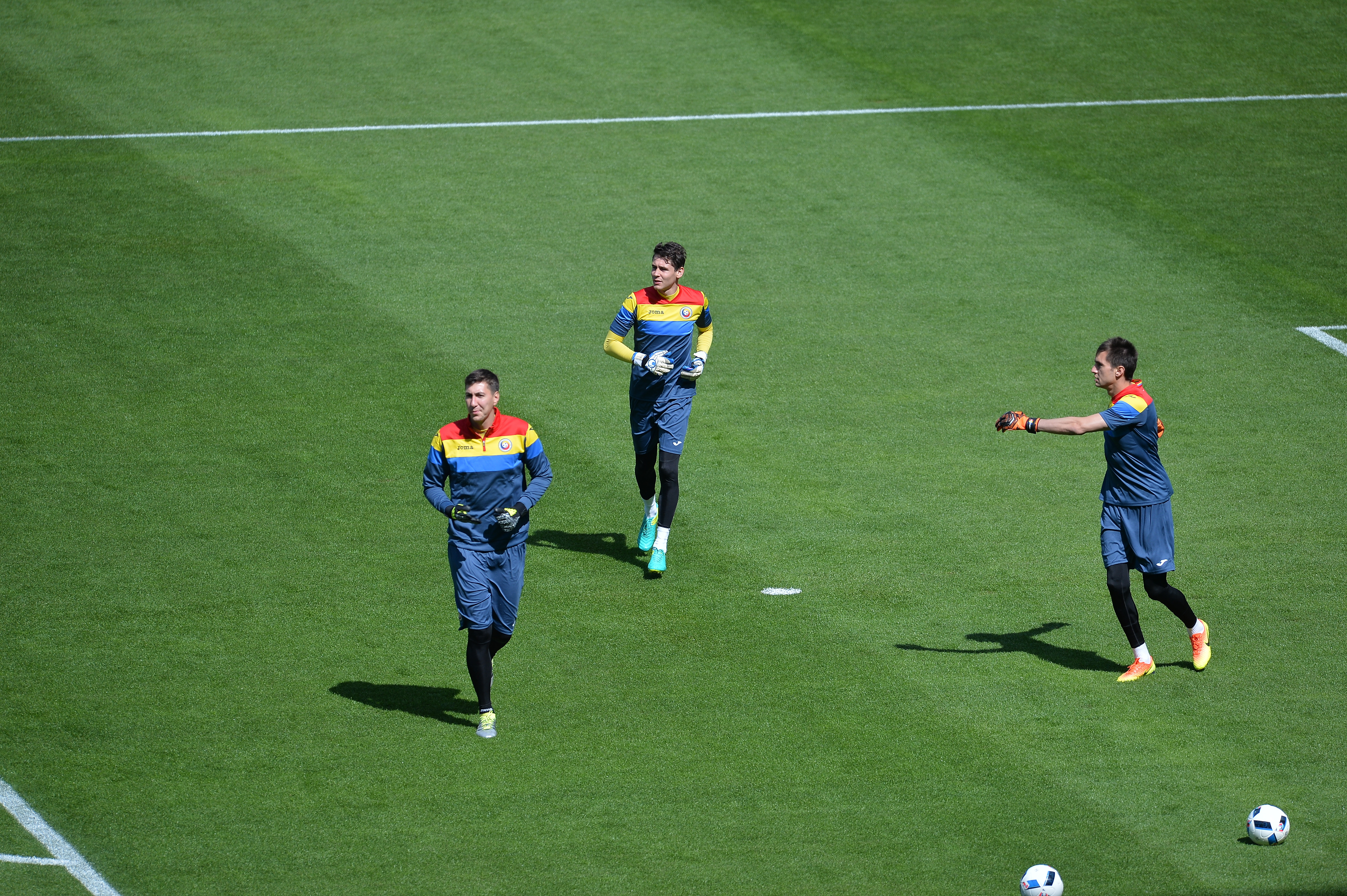 Euro 2016. Tricolorii au efectuat antrenamentul oficial pe Stade de France, ultimul înaintea meciului cu ”Les Bleus” (vineri, ora 22:00). Zâmbete și uimire / GALERIE FOTO și VIDEO