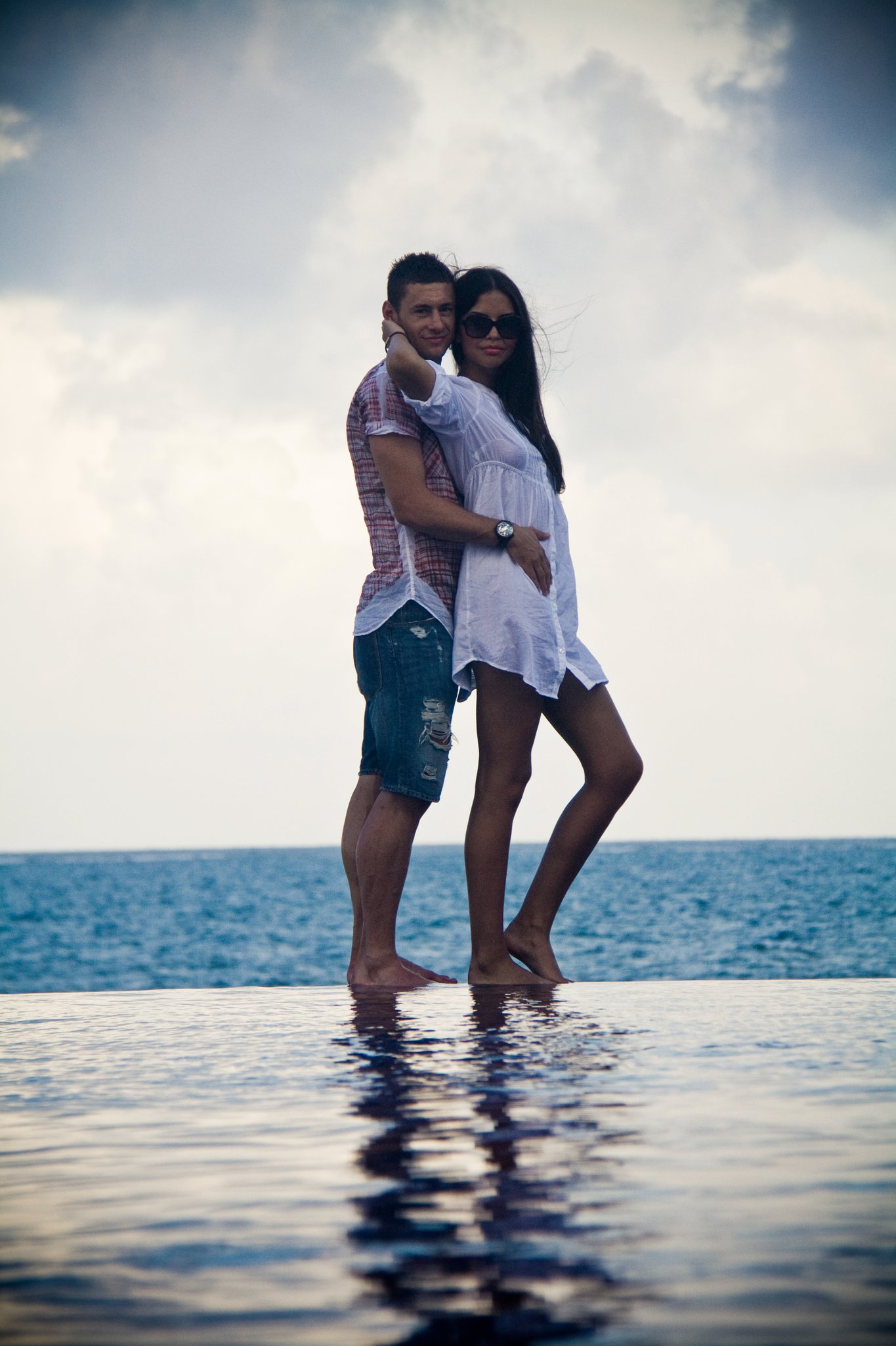 ȘOC! Mutu nu poate divorța de Consuelo! ^Cine nu-i dă voie și ce riscă dacă o ”comite” / GALERIE FOTO CU NOUA LUI IUBITĂ