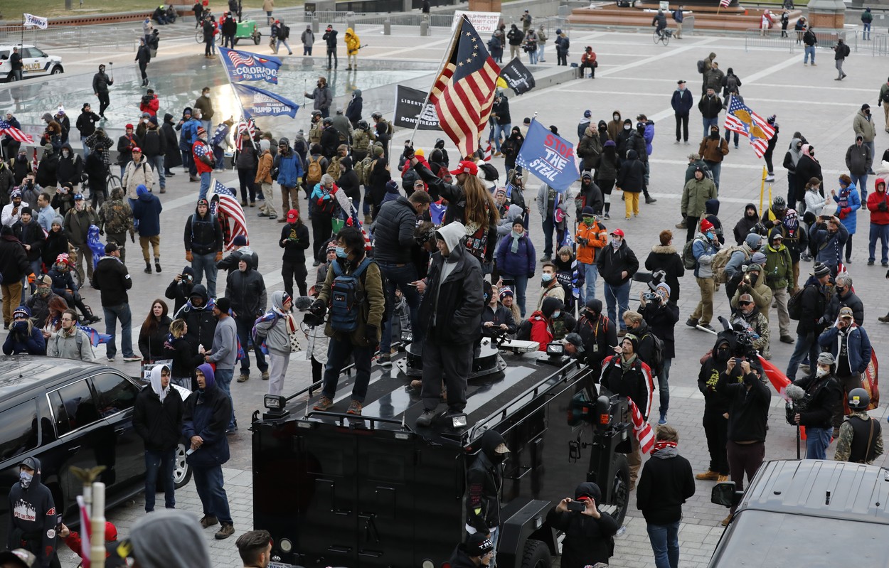 Patru morți în urma violențelor din Washington: o femeie a fost împușcată, alte trei persoane au murit din cauza unor „urgențe medicale”