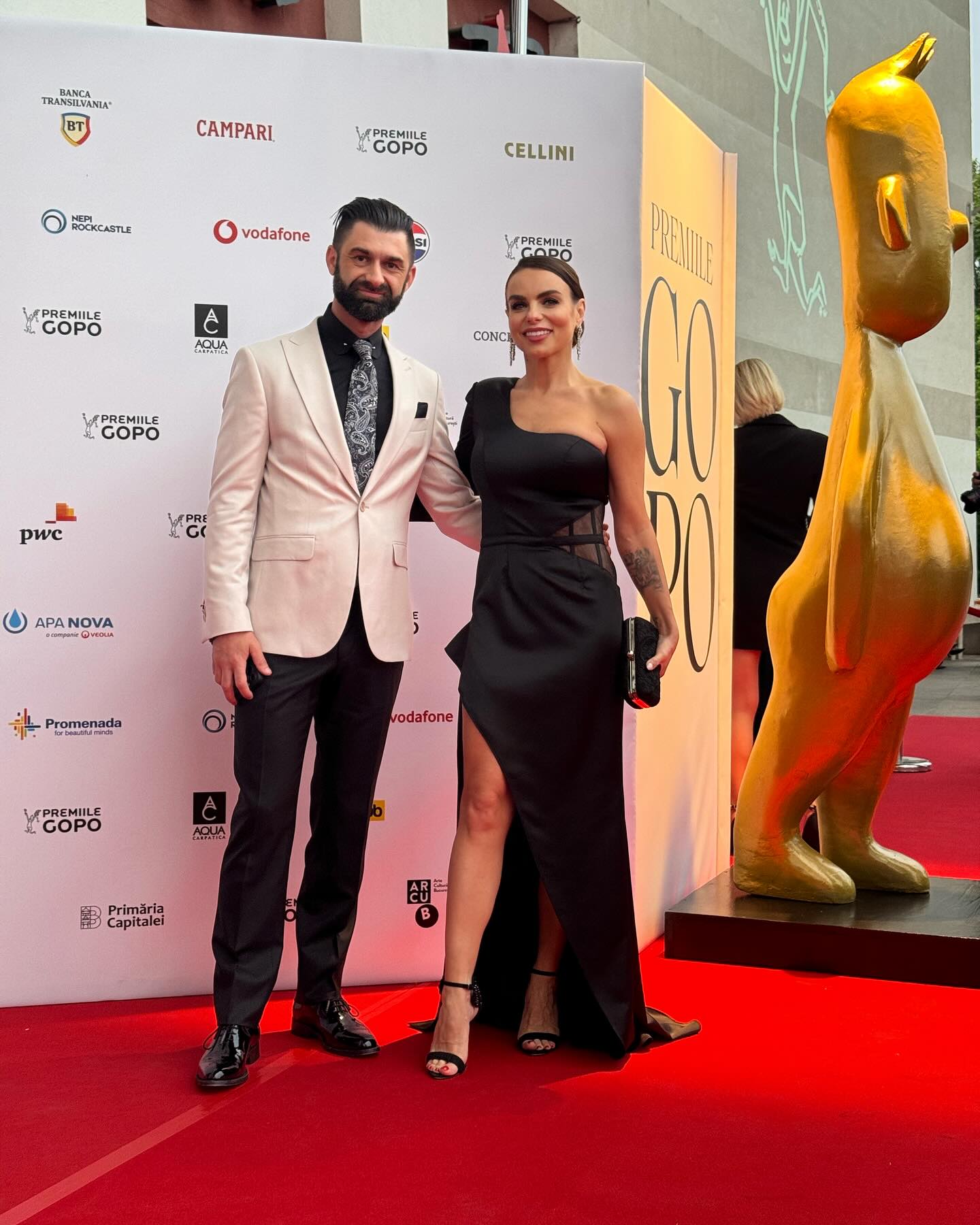 Jojo, apariție rară alături de fiul ei Achim, în vârstă de 13 ani. Adolescentul seamănă perfect cu mama lui. „Îmi place actoria, dar nu cred că o să fac asta”