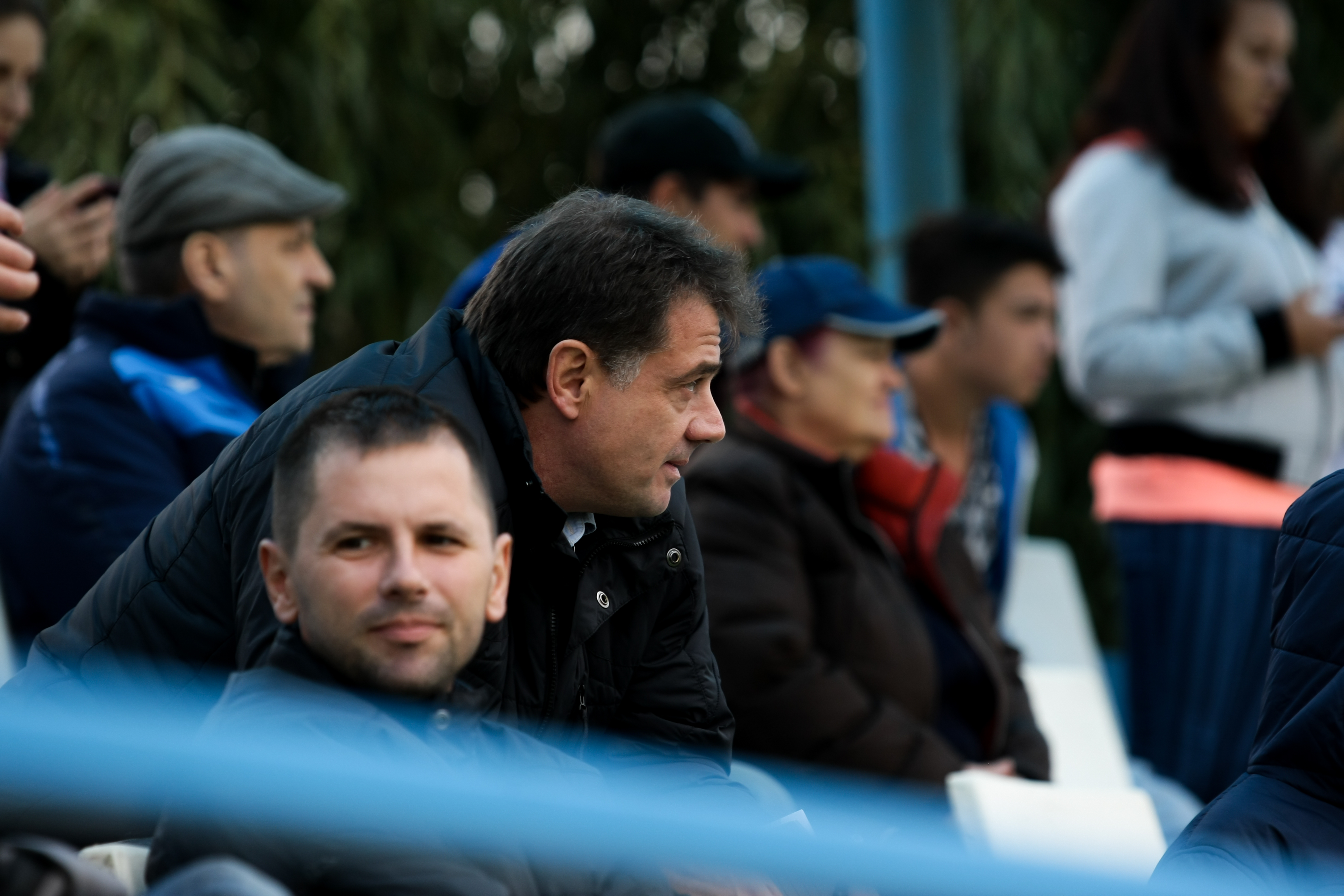 ”Vai de capul vostru!”. Trei arbitre care vor pe lista FIFA, față-n față cu atmosfera de la un meci de Liga III