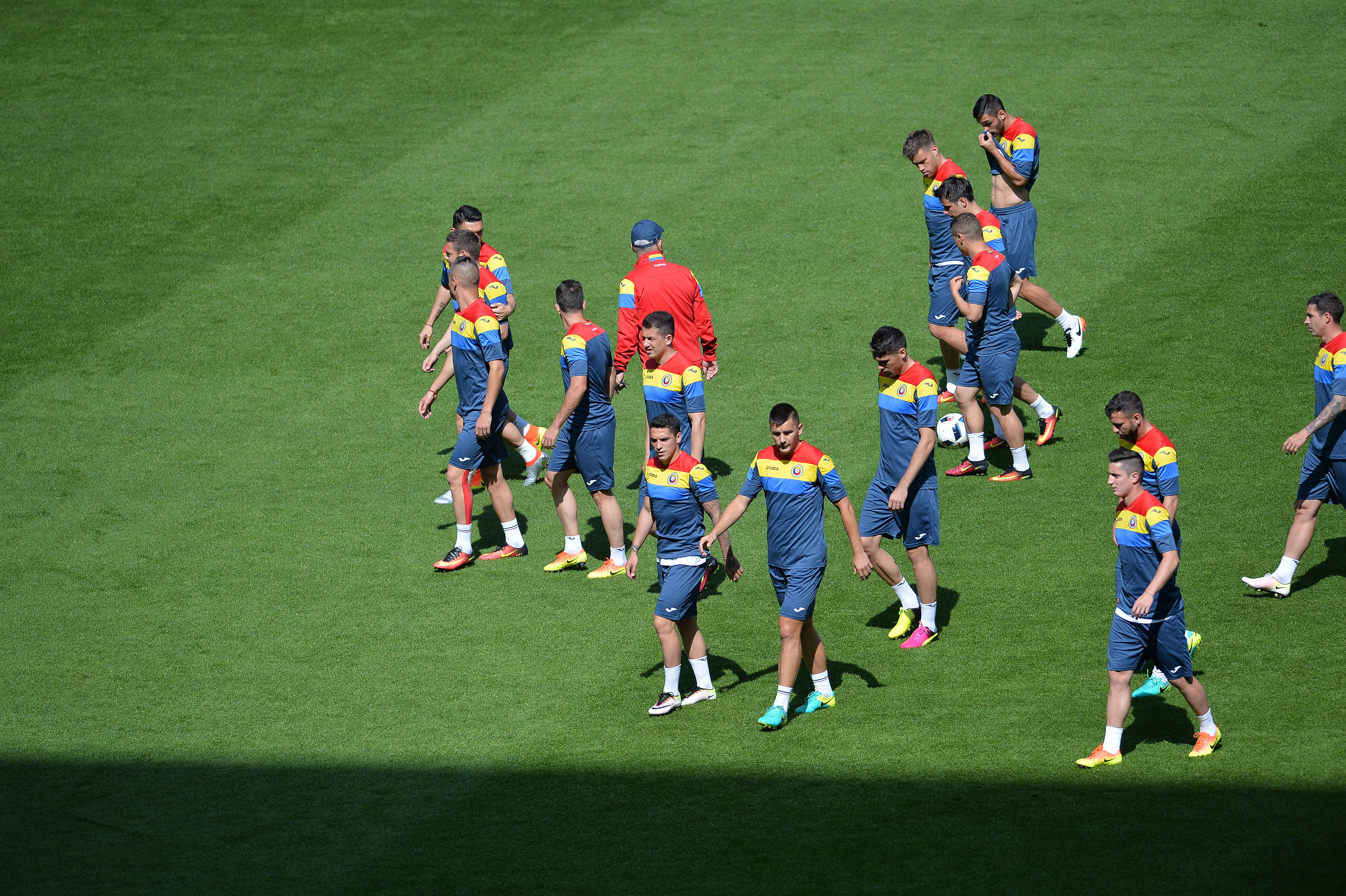 Euro 2016. Tricolorii au efectuat antrenamentul oficial pe Stade de France, ultimul înaintea meciului cu ”Les Bleus” (vineri, ora 22:00). Zâmbete și uimire / GALERIE FOTO și VIDEO