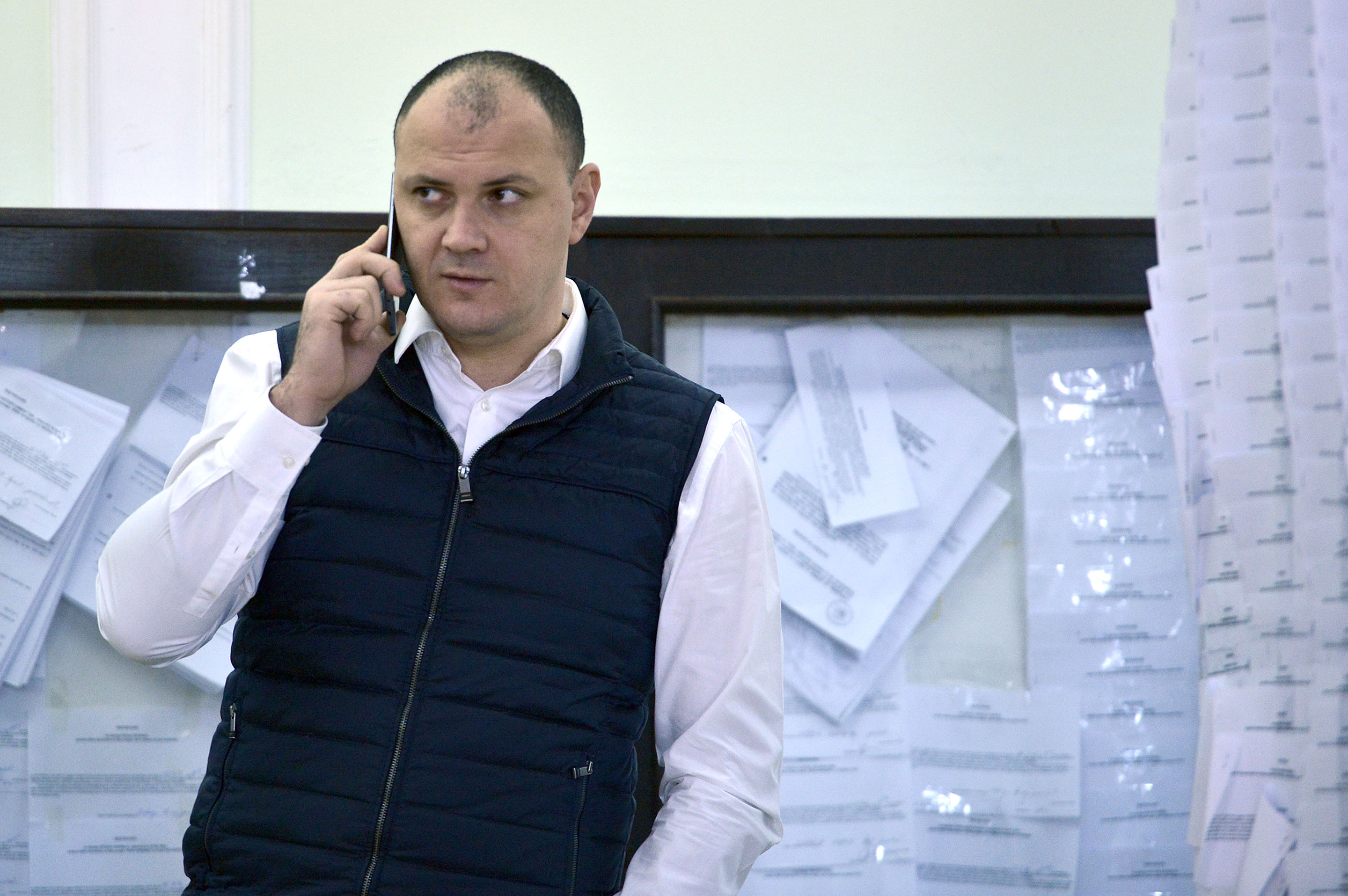 Sebastian Ghiță: spectacolul celor 52 de amânări într-un singur proces de corupție. La următorul termen, faptele vor fi prescrise. „Exilul” inculpatului, început în 2016, poate lua sfârșit