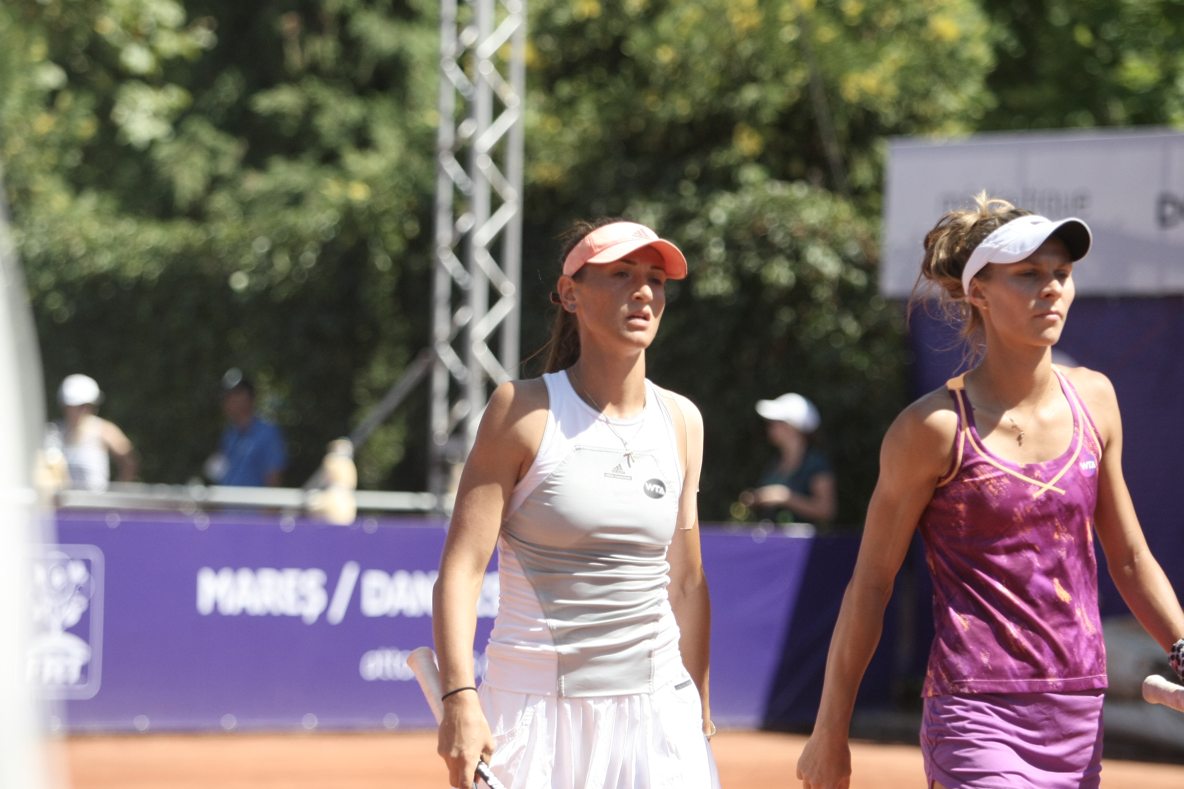 Openul de tenis al României. Halep s-a calificat în finală, după un meci agonizant. Alexandra Cadanțu joacă și ea în ultimul act la dublu | LIVEBLOG și GALERIE FOTO