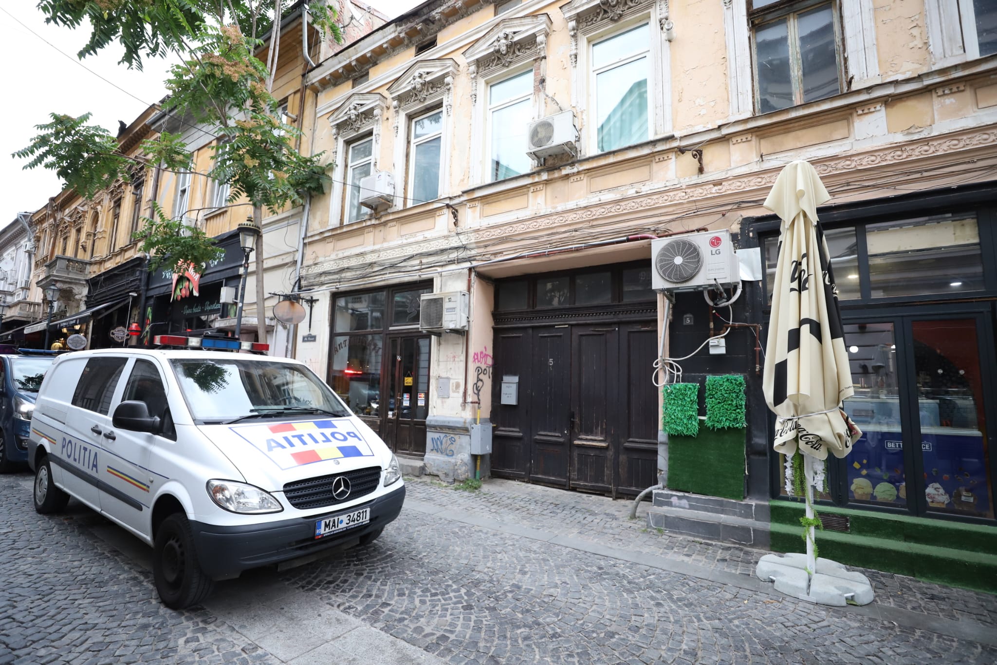 Tânăr de 28 de ani, găsit mort într-o locuință pe care a închiriat-o în Centrul Vechi, în București