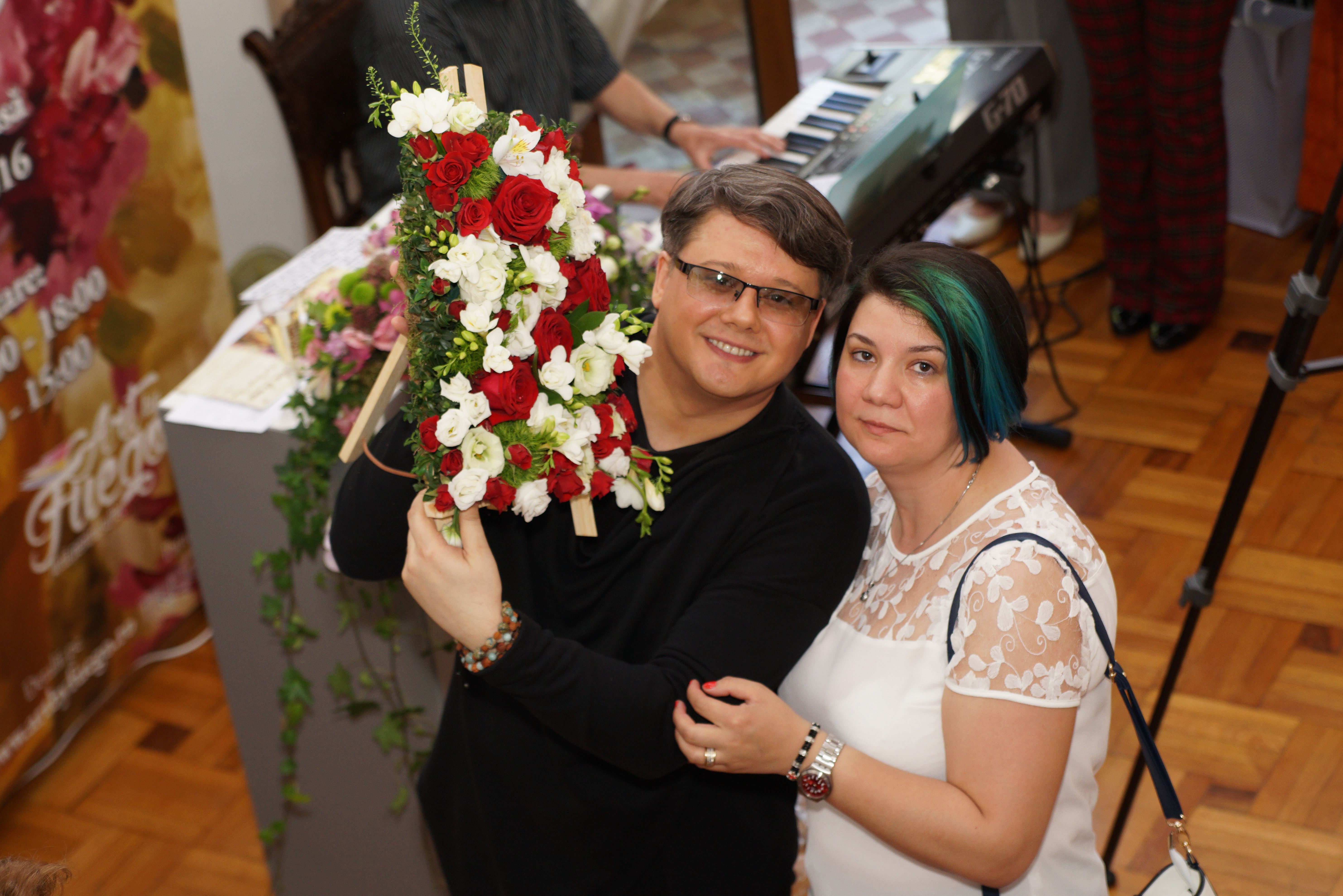 Celebritățile au admirat uimite tablourile lui Fuego! Artistul a avut primul său vernisaj