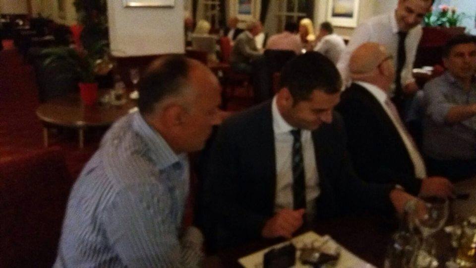 Generația de Aur, întâlnire senzațională la Cardiff. Răducioiu s-a fotografiat cu tatăl lui David Beckham! GALERIE FOTO
