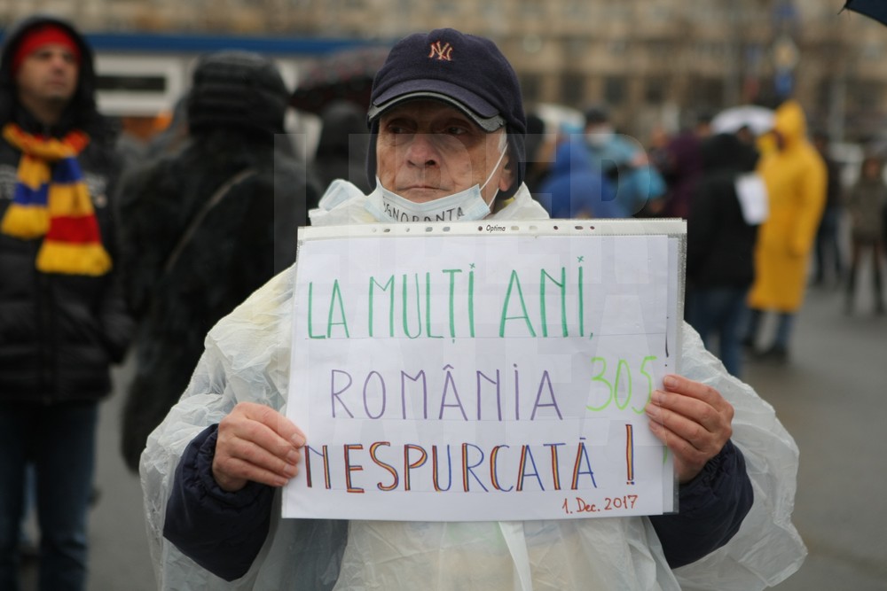 UPDATE. Protest și incidente în Piața Victoriei. Anchetă MAI după împiedicarea organizării târgului de Crăciun/ FOTO
