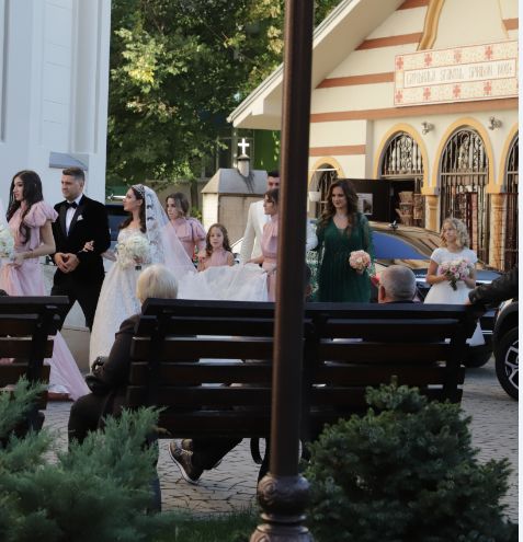 Cu ce se ocupă nașa de cununie a fiicei lui Gigi Becali