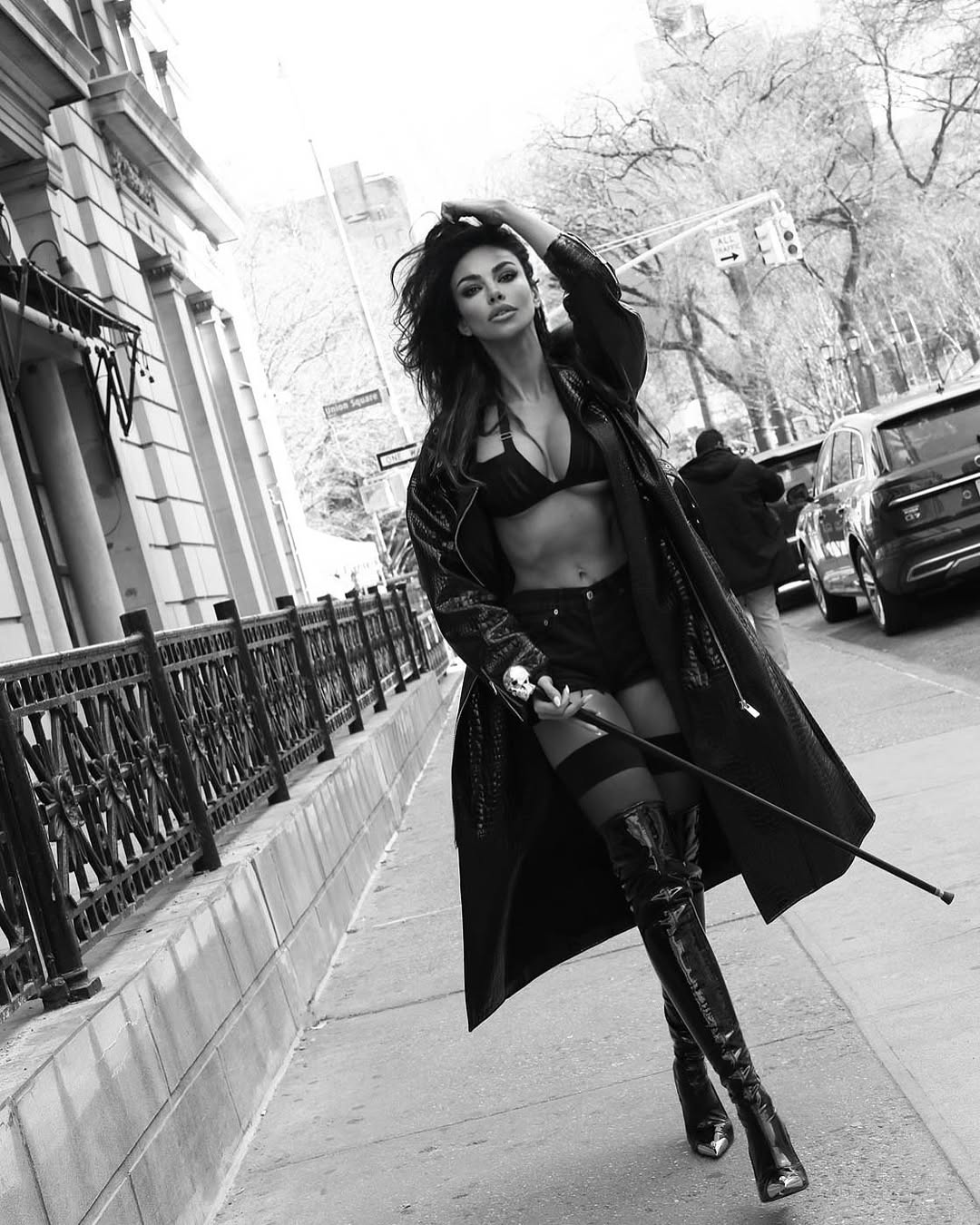 Mădălina Ghenea, surprinsă pe străzile din Roma alături de unul dintre jurații de la „Chefi la cuțite”. Fanii au reacționat: „Un cuplu super frumos”