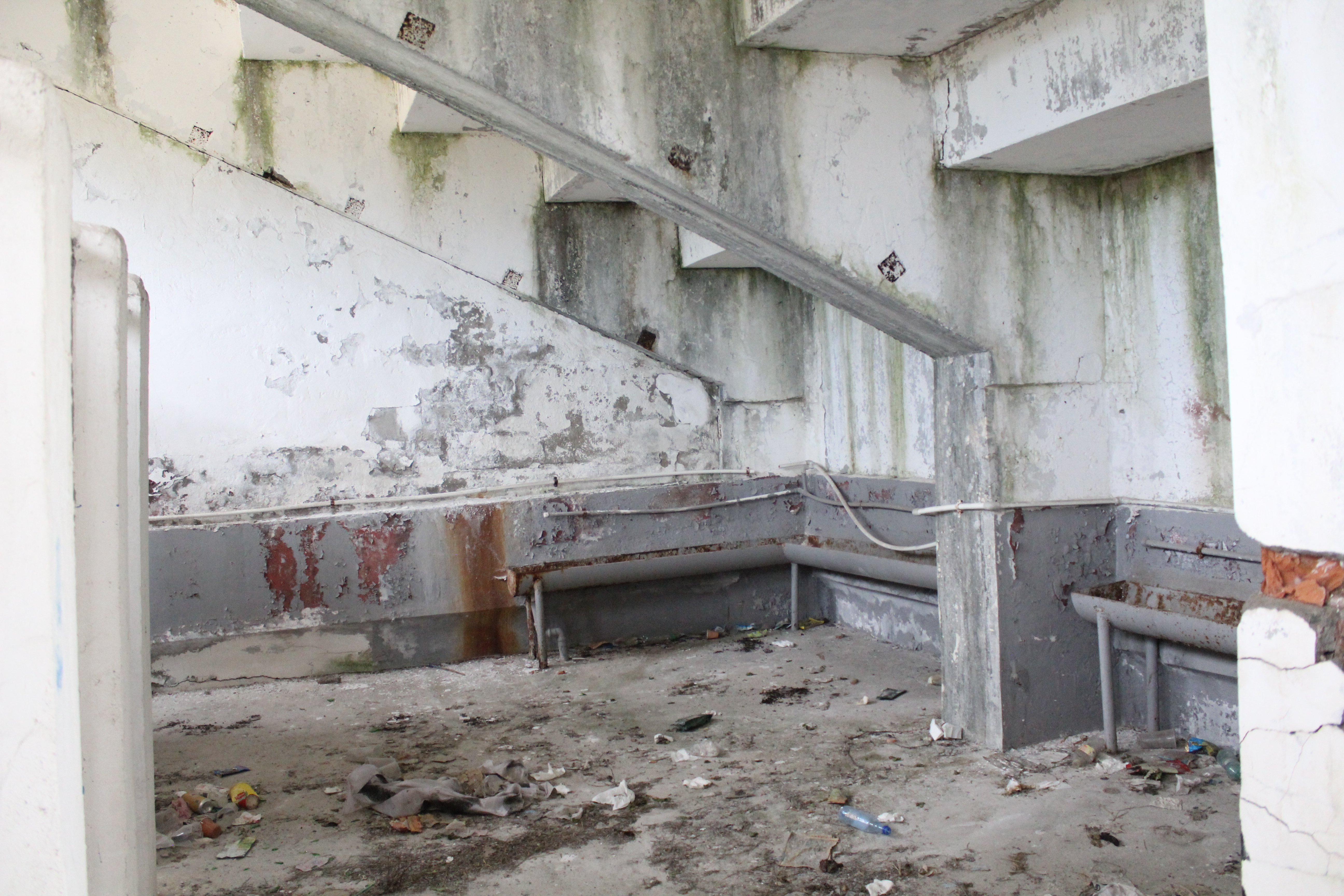 Supercupa de pe 8 iulie, pe un stadion ca după bombardament / FOTO