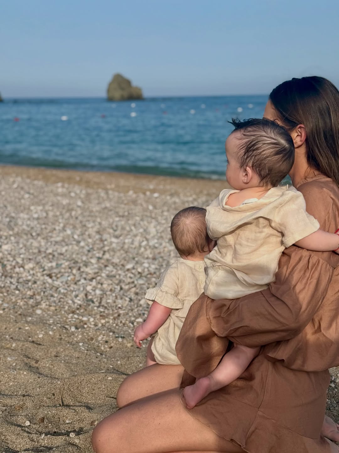 Imagini cu Roxana Nemeș și gemenii ei în vacanță, în Turcia. Cât costă sejurul la resortul de cinci stele din Antalya