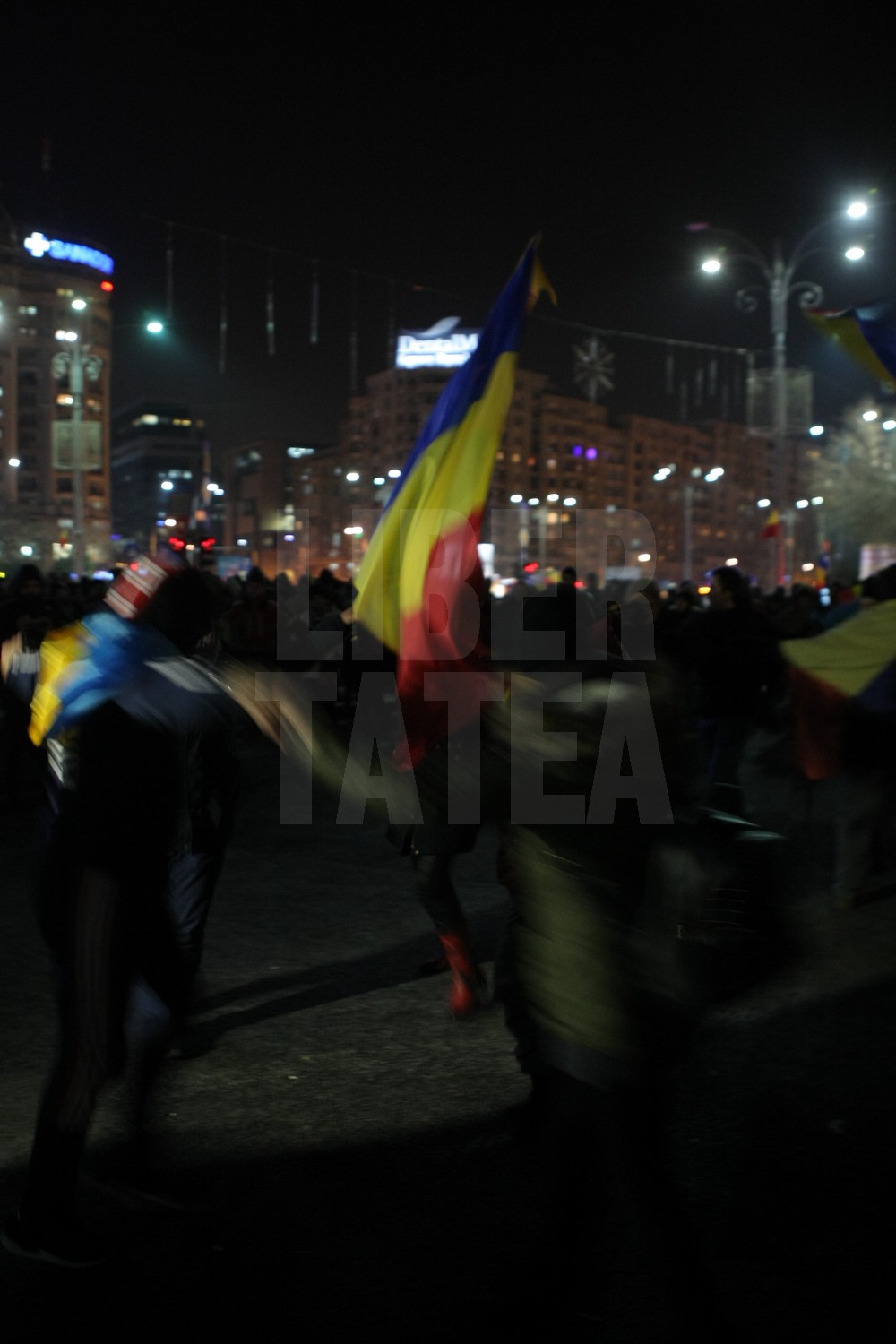 UPDATE. Protest, miercuri seara, în Piața Victoriei. ”Uniți toți, scăpăm țara de hoți!”. Hora frăției, în fața Guvernului / GALERIE FOTO