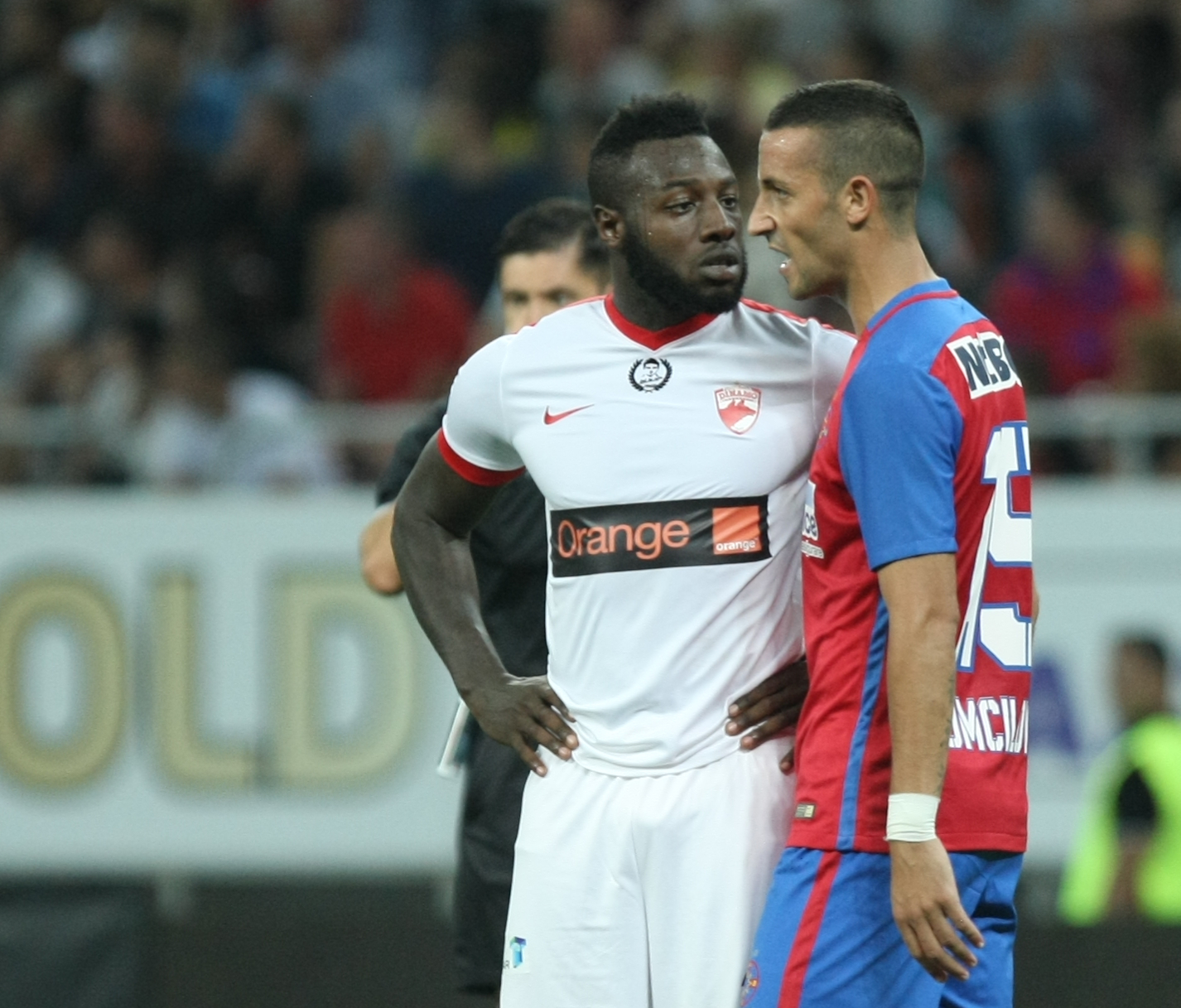 Liga 1. Steaua - Dinamo 1-1. Derby-ul a luat foc în prima repriză și s-a sleit după pauză / GALERIE FOTO