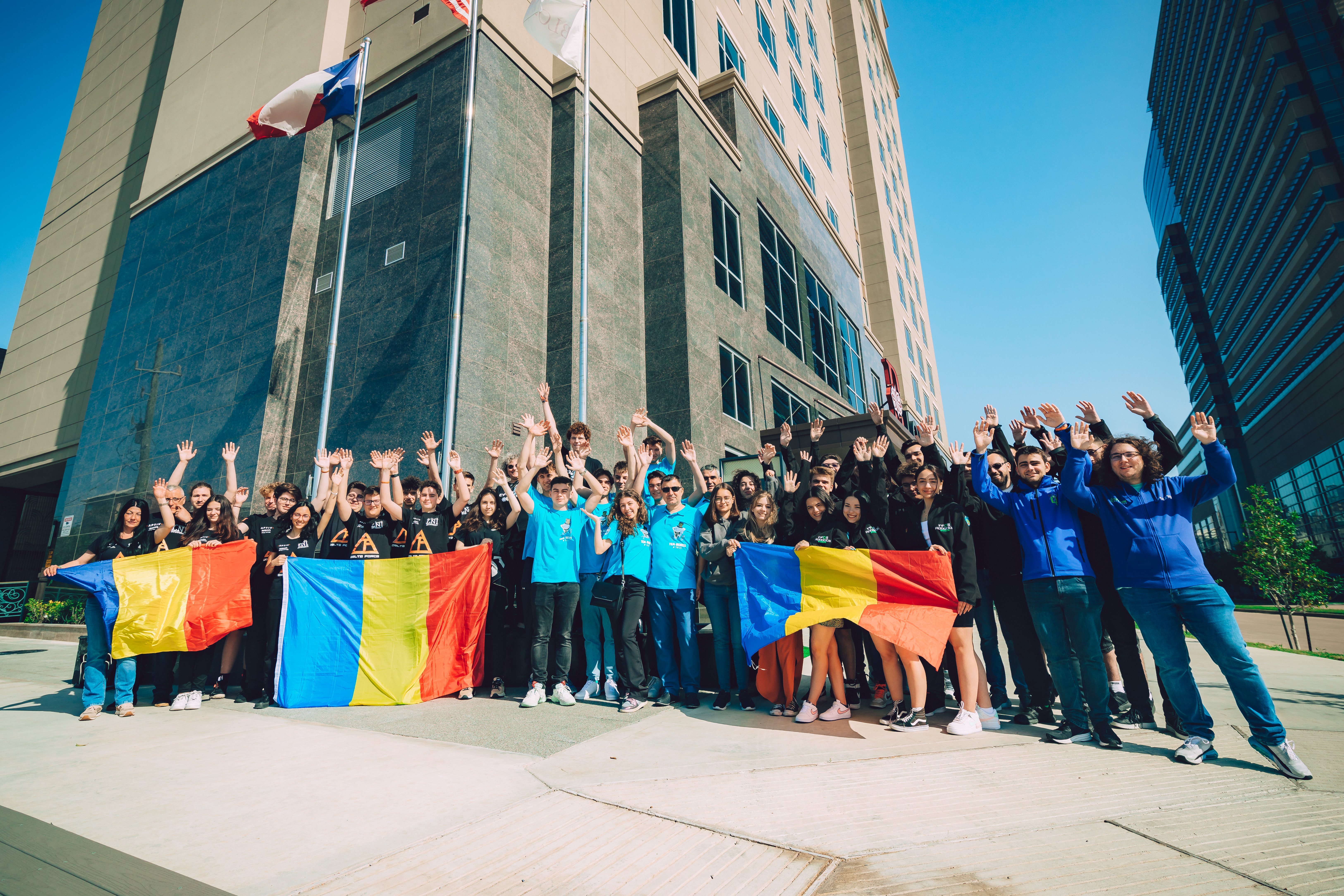 Câștigătorii Campionatului Mondial de Robotică sunt din Arad. Patru dintre ei explică și ce-i lipsește școlii românești