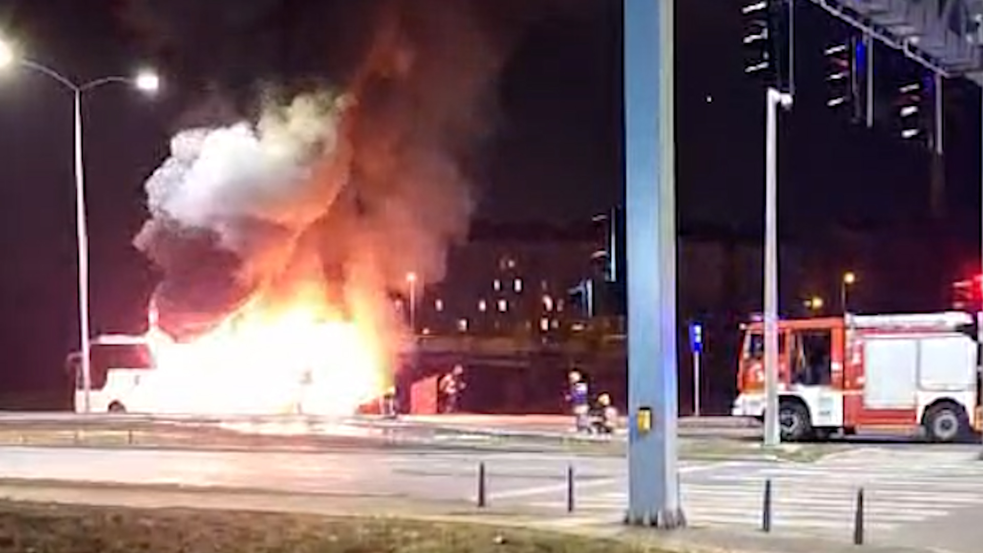 Požar progutao autobus u Prijepolju, vatrogasci na terenu