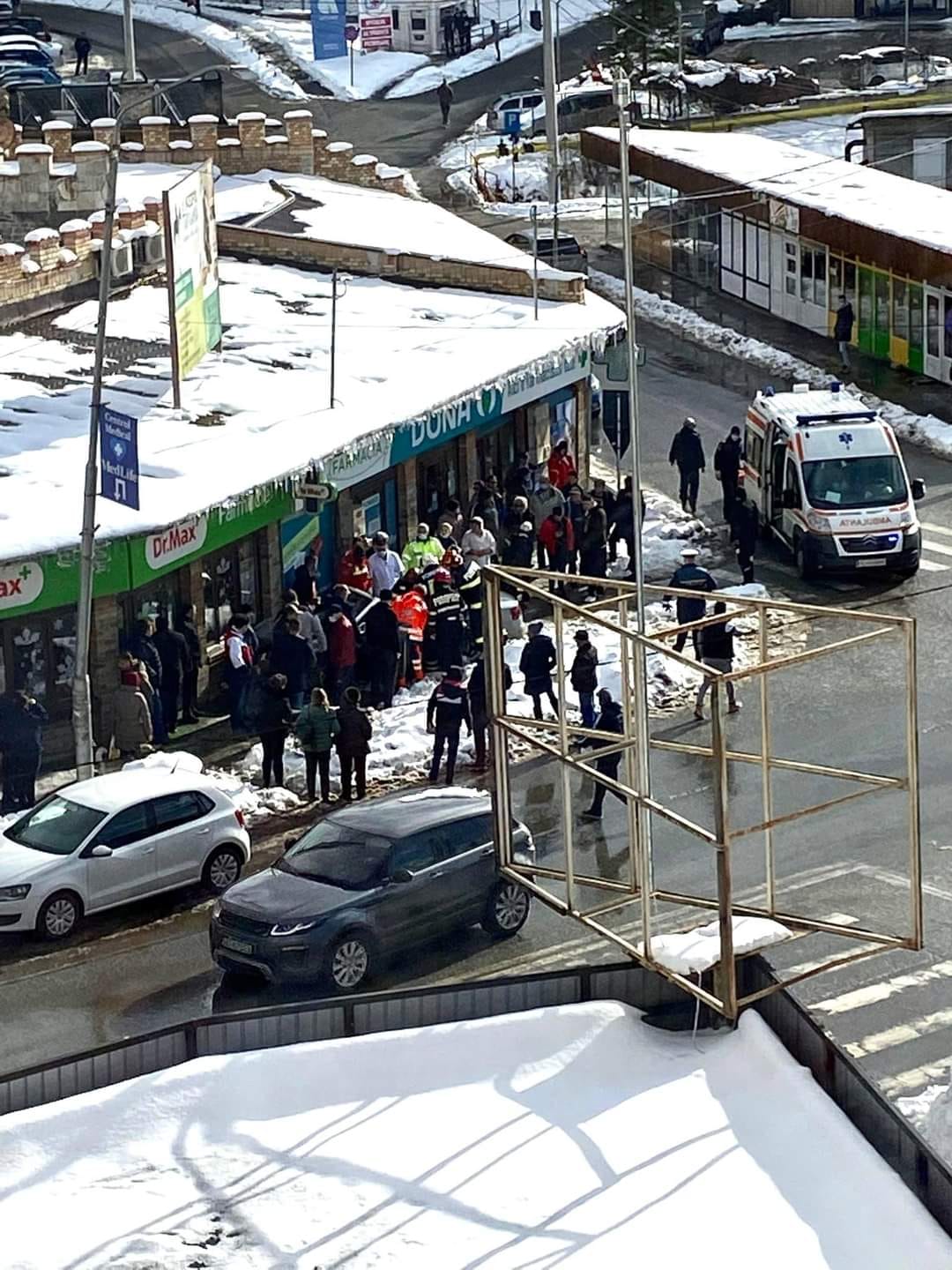 Fetiță de 6 ani lovită pe trotuar de o mașină în Petroșani. Șoferul murise la volan