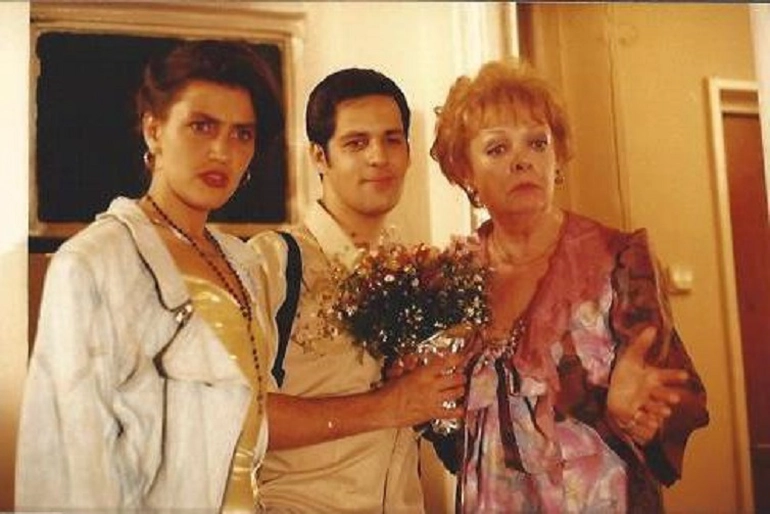 Primul soț al Ronei Hartner a venit la înmormântarea artistei. Rocco Sedano a însoțit-o pe fiica lui, Rita Sumalya FOTO