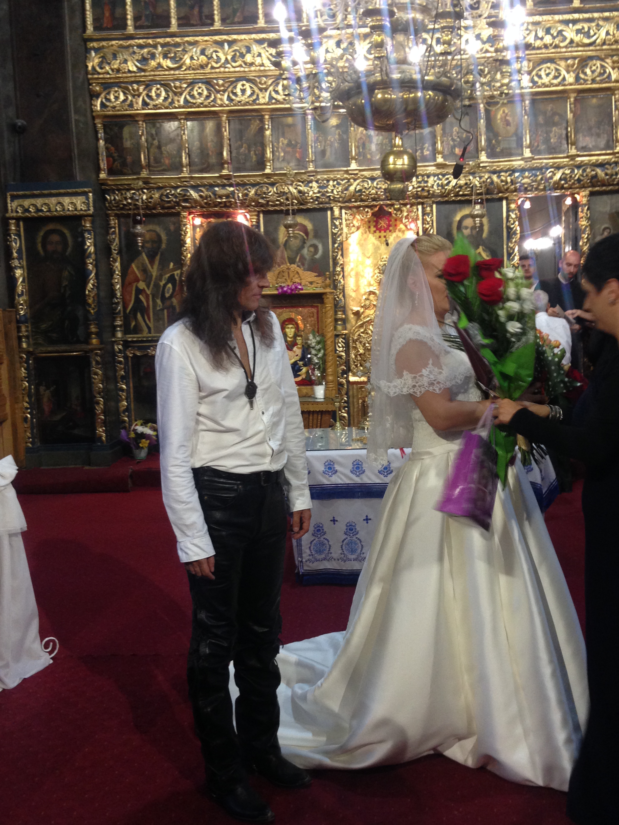 FOTO EXCLUSIV/ Așa nuntă nu a existat! Kempes, cel mai iubit solist rock, la altar în pantaloni de piele