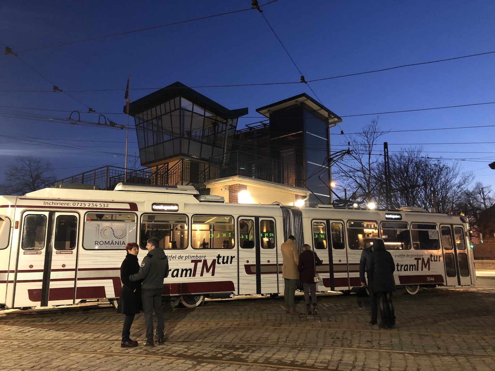 VIDEO&FOTO/ O altfel de plimbare, de Dragobete. Cina în tramvai prin Timișoara, ca-n Milano sau Bruxelles