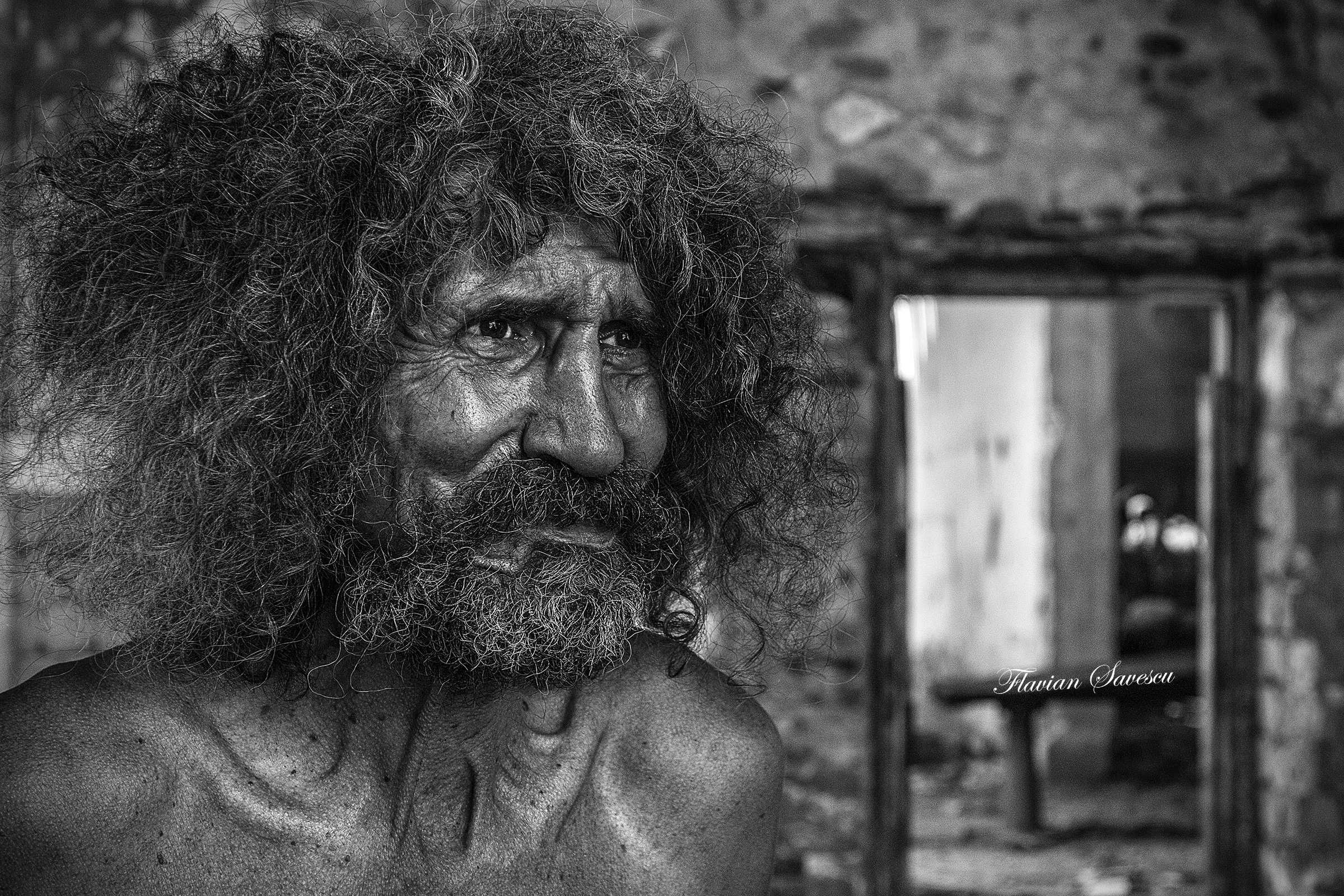 REPORTAJ/Povestea lui Juju, filosoful homeless din Anina: "Eu sunt fericit. Ştii cum a murit Tolstoi? Sărac. Şi în frig“|FOTO