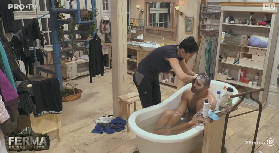 Ce au făcut Brigitte Sfăt și Florin Pastramă în baie, după ce el a pierdut duelul pentru postul de fermier șef | FOTO