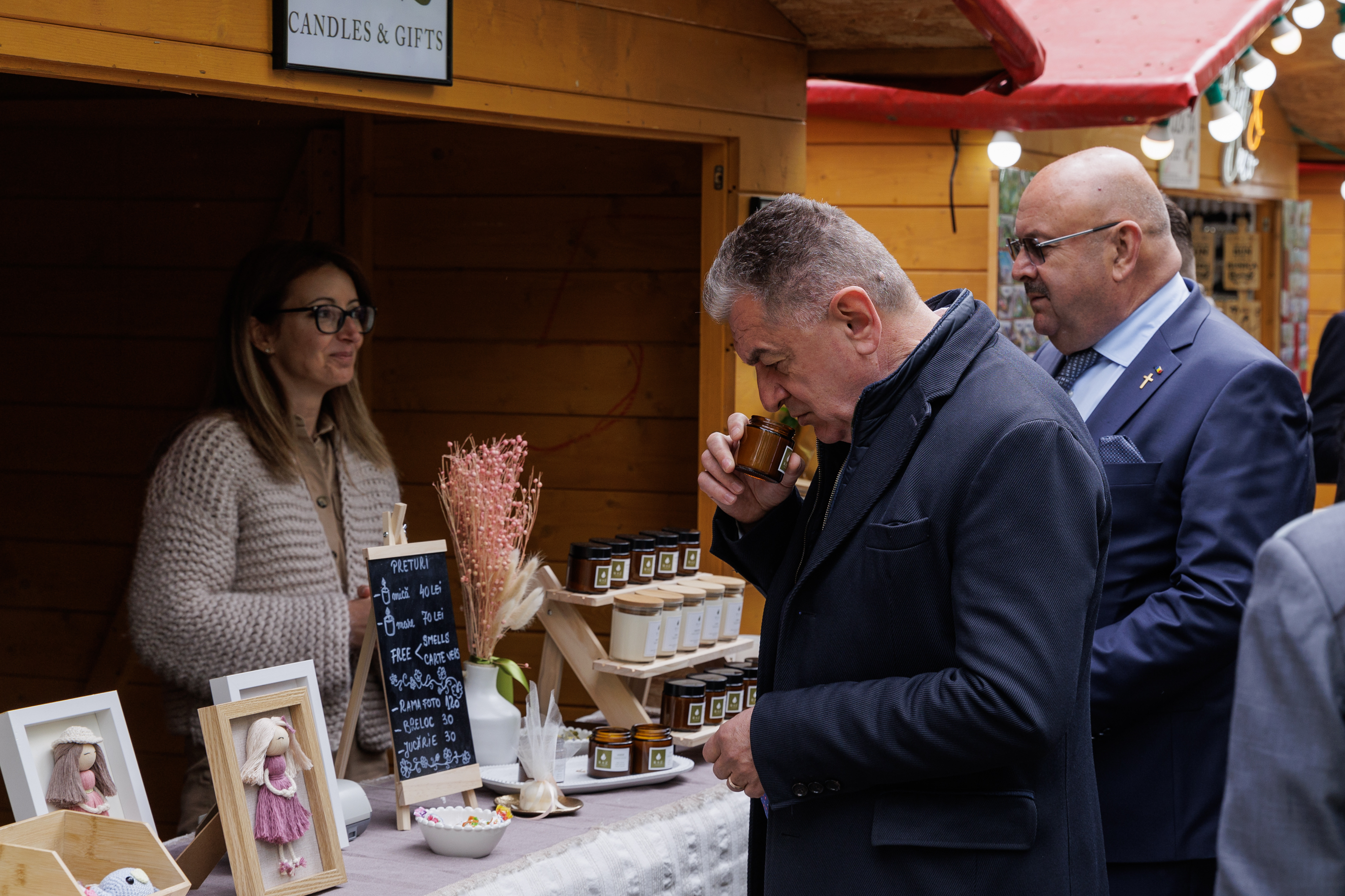 FOTO VIDEO REPORTAJ Cum a fost Parada Florilor ediția 2024: politicienii au împărțit scena cu micii prinți și s-au bucurat de cozonac gratis