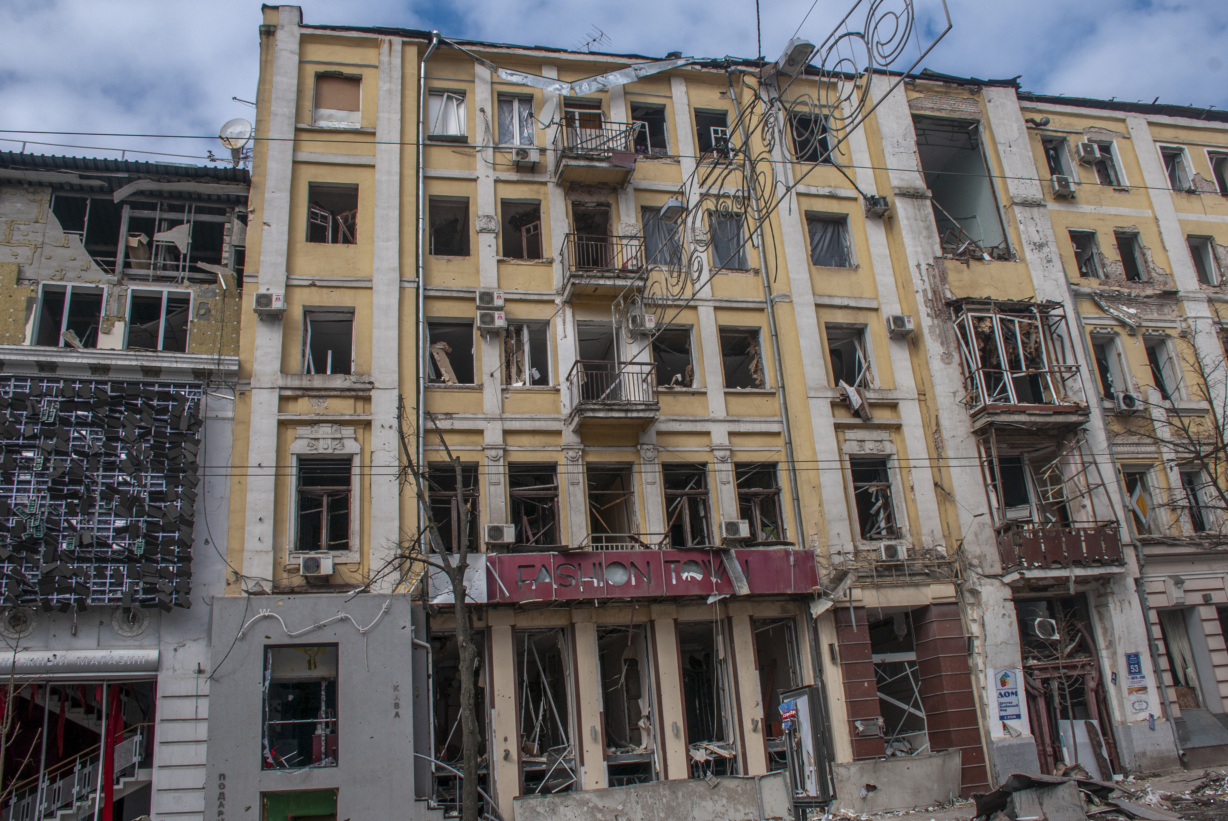 LIVETEXT Război în Ucraina, ziua 20 | Kievul, sub interdicție de circulație până joi, după intensificarea bombardamentelor. În Mariupol, armata rusă a luat ostatici medicii și bolnavii dintr-un spital