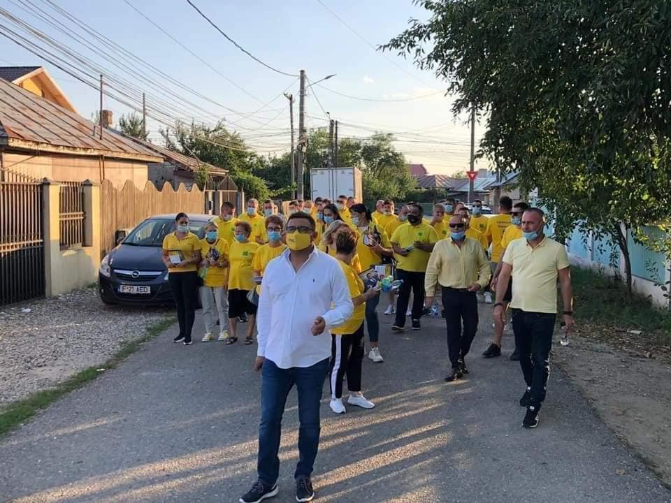 Adunare electorală PNL cu înghesuială în comuna 1 Decembrie, în sprijinul unui primar transferat de la PSD