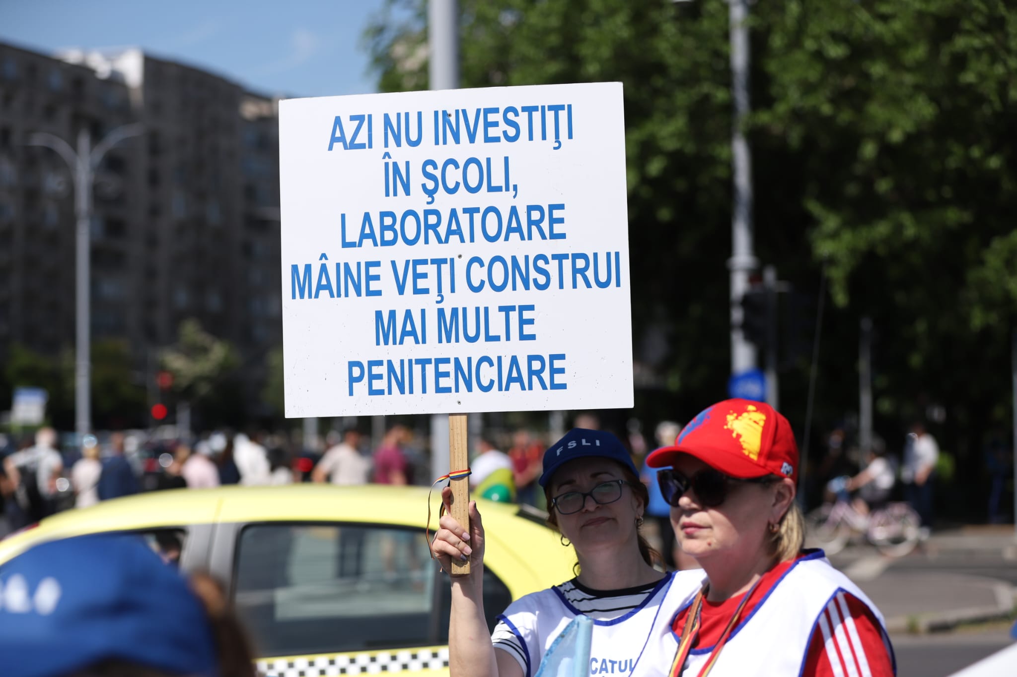 Sindicaliștii din Educație protestează la Guvern și Parlament. Examenele naționale ar putea fi afectate de proteste